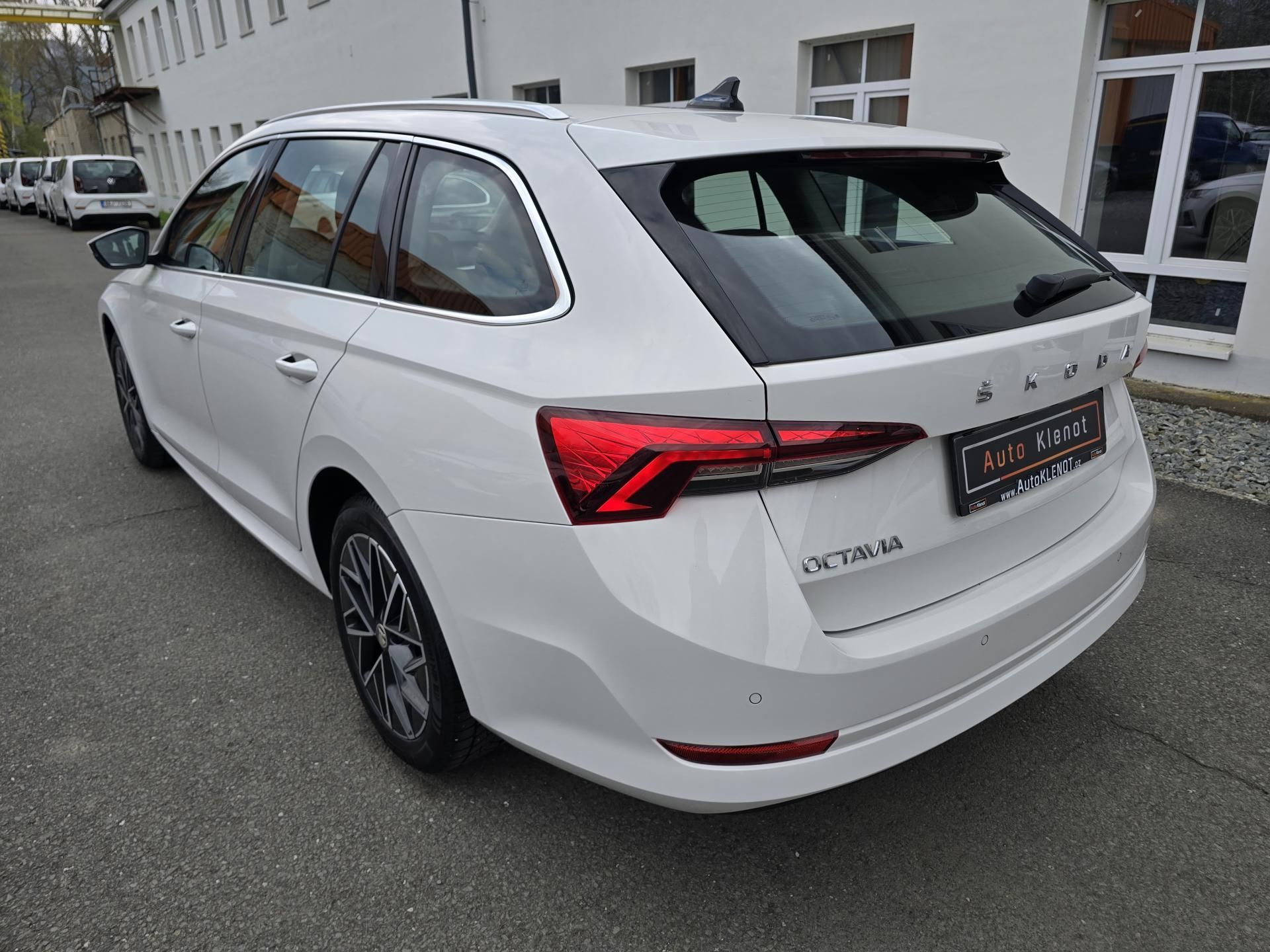 Škoda Octavia, 2.0TDi 110kW DSG STYLE + NAVI - fotka 5