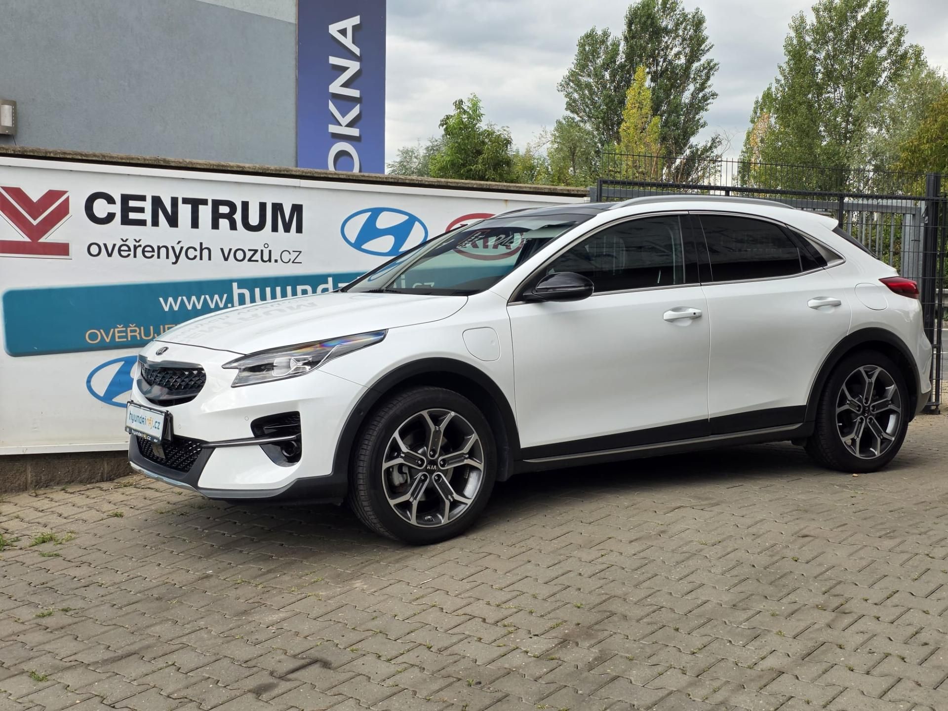 Kia XCee´d, 1.6-PLUG-IN HYBRID-1.MAJITEL - fotka 5