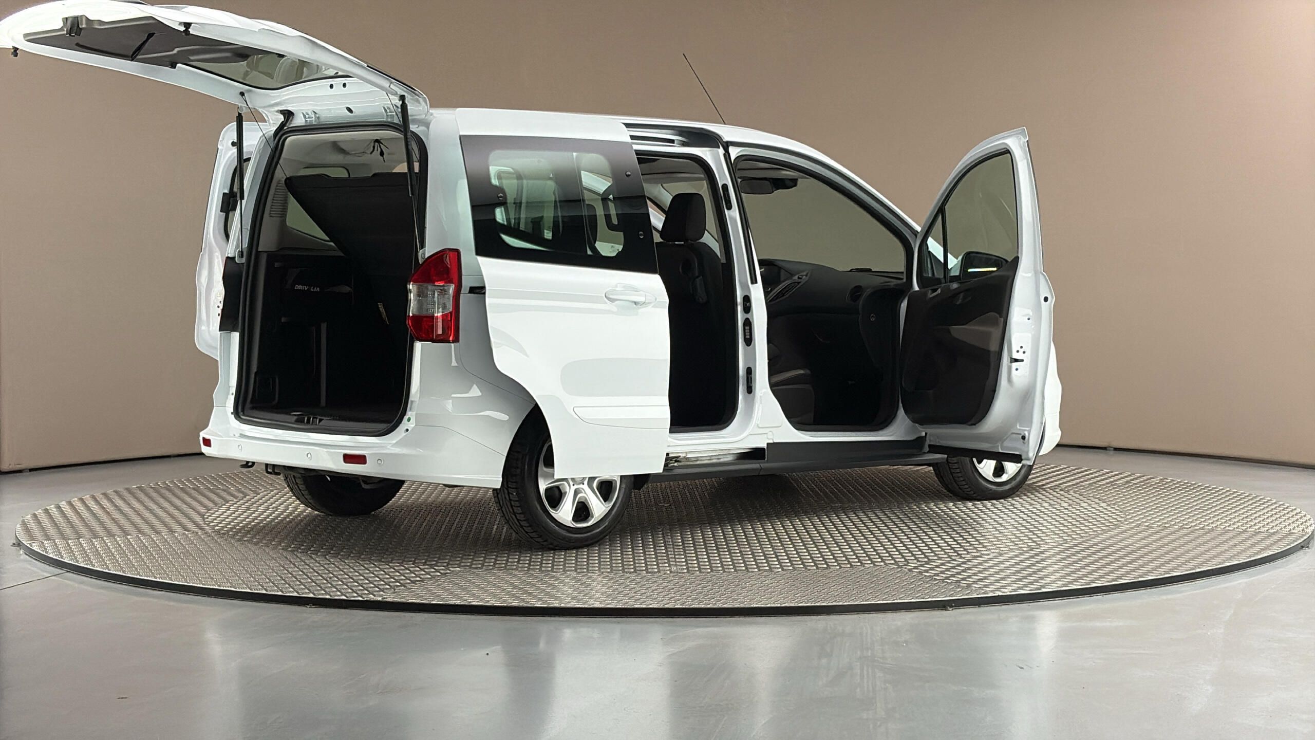 Ford Tourneo Courier, 1.5 TDCI Trend - fotka 6