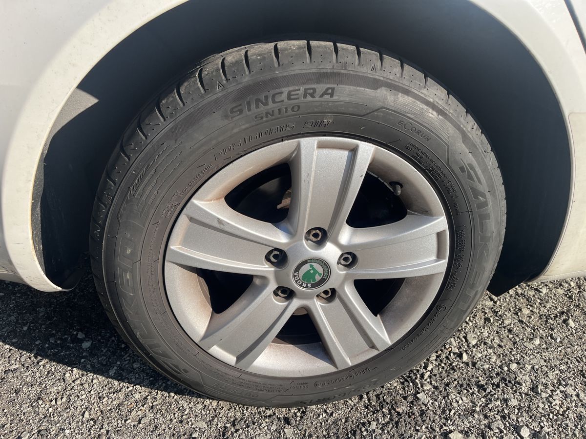 Škoda Octavia, 1,6i AUTOMAT - fotka 2