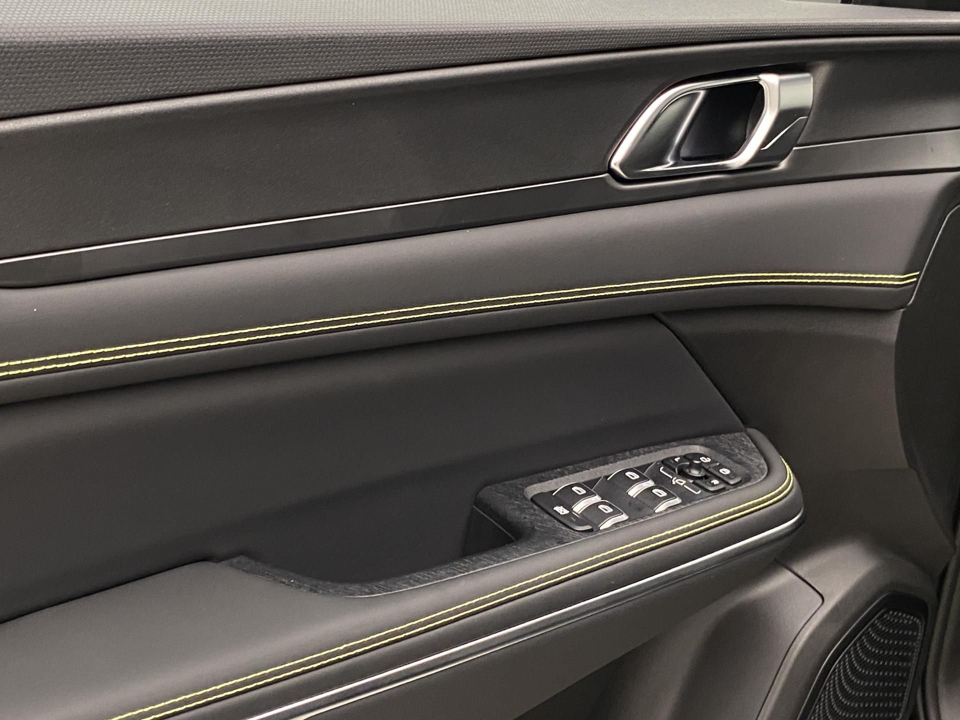 Lynk & Co 01, 01 CORE PHEV - fotka 6