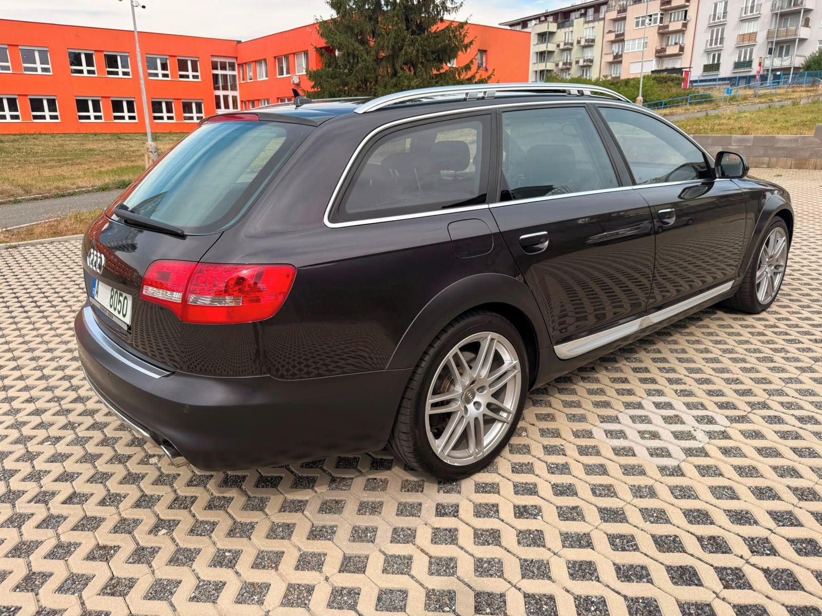 Audi A6 allroad, 4.2 V8, webasto, TOP STAV! - fotka 5