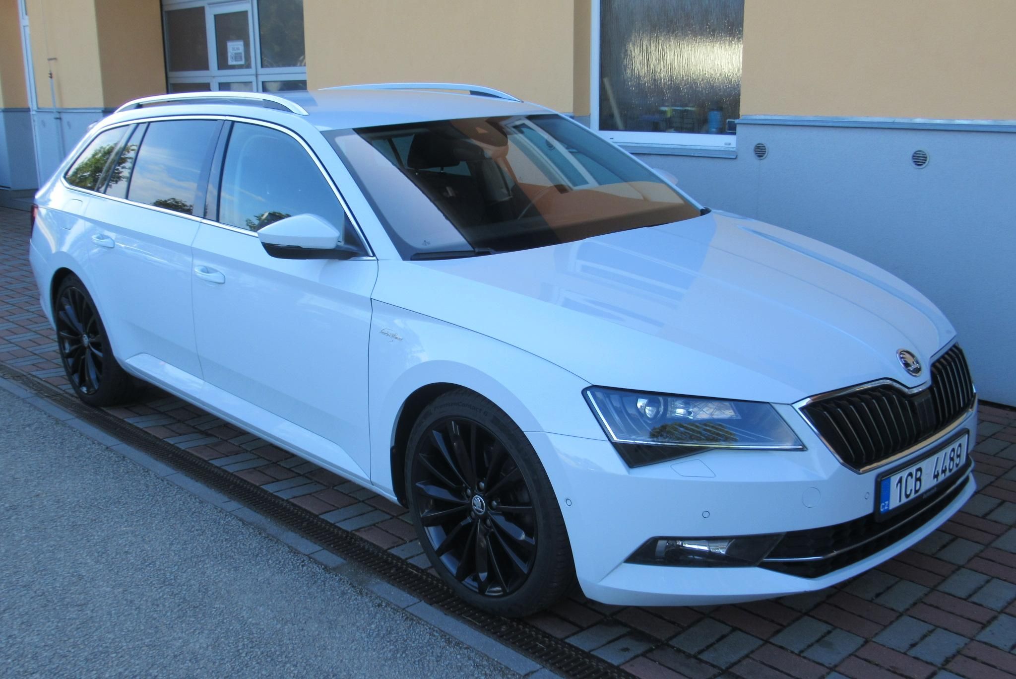 Škoda Superb, 2.0 TDI DSG L&K TAŽNÉ