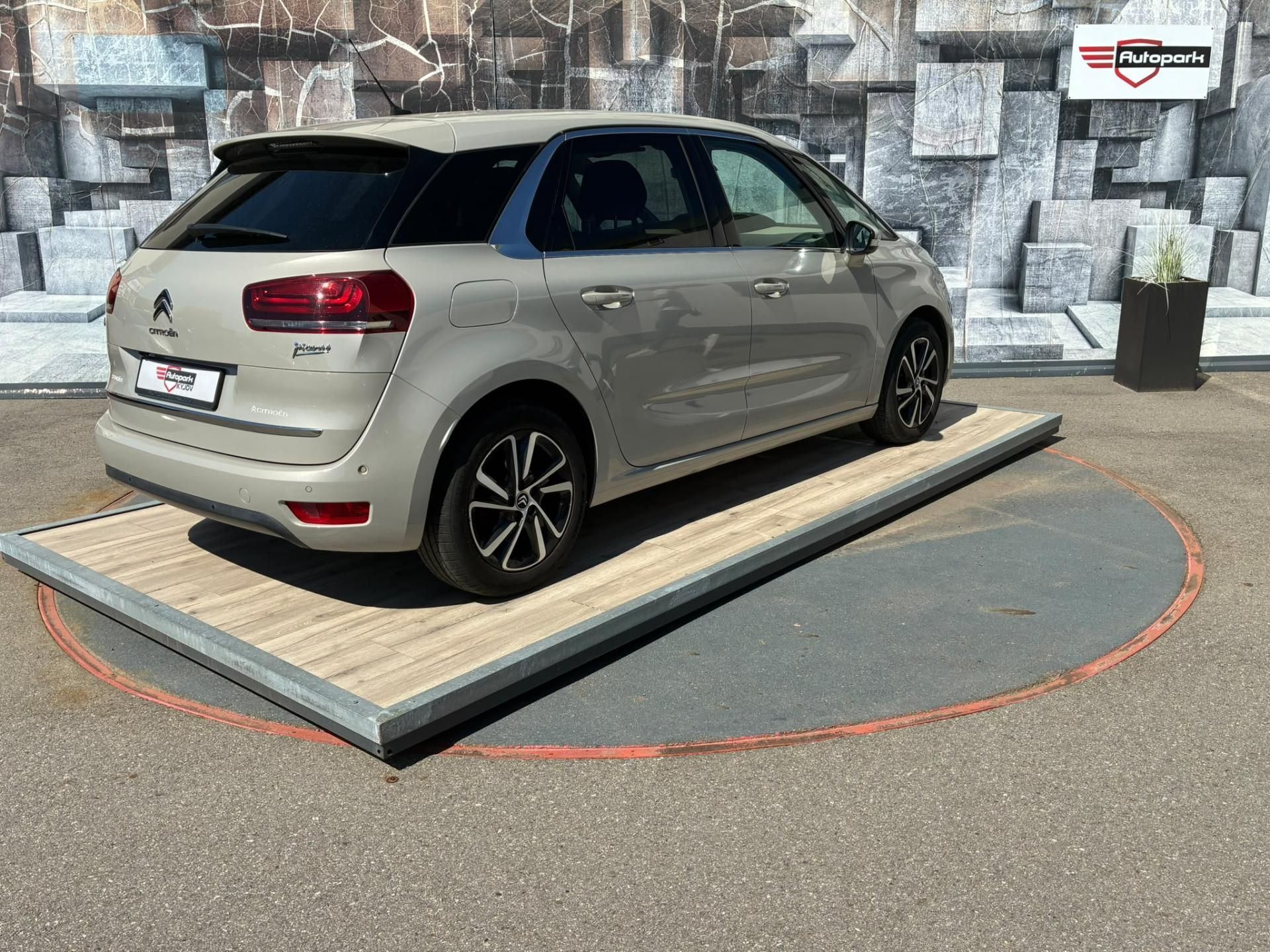 Citroën C4 Picasso, 1.6HDi,88KW,MASÁŽ, BLIS, 1.MAJ - fotka 6