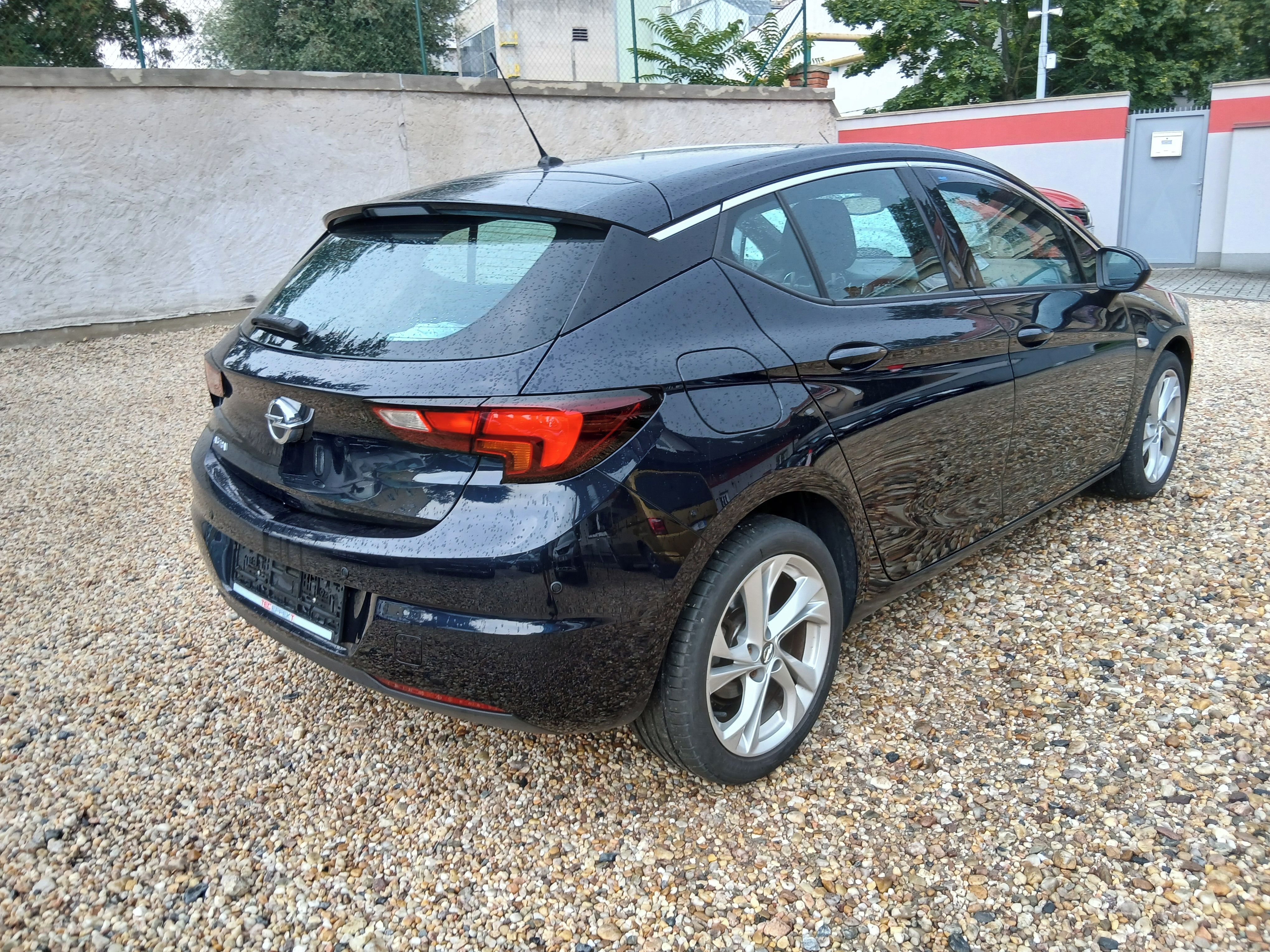 Opel Astra, 1.6CDTi 100KW S.Kniha +Zim.kol - fotka 5