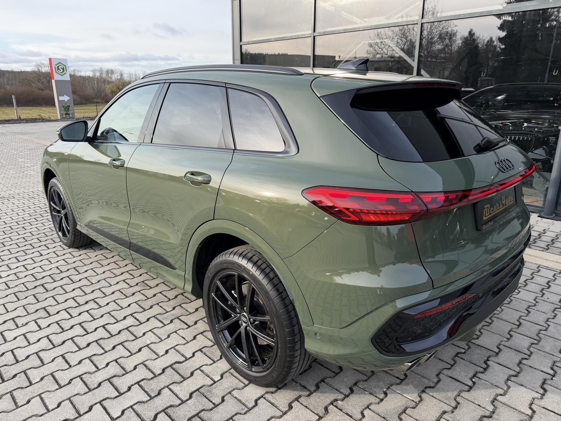 Audi Q5, TDI 150kW 4X4 S-LINE R20 3D!!! - fotka 5