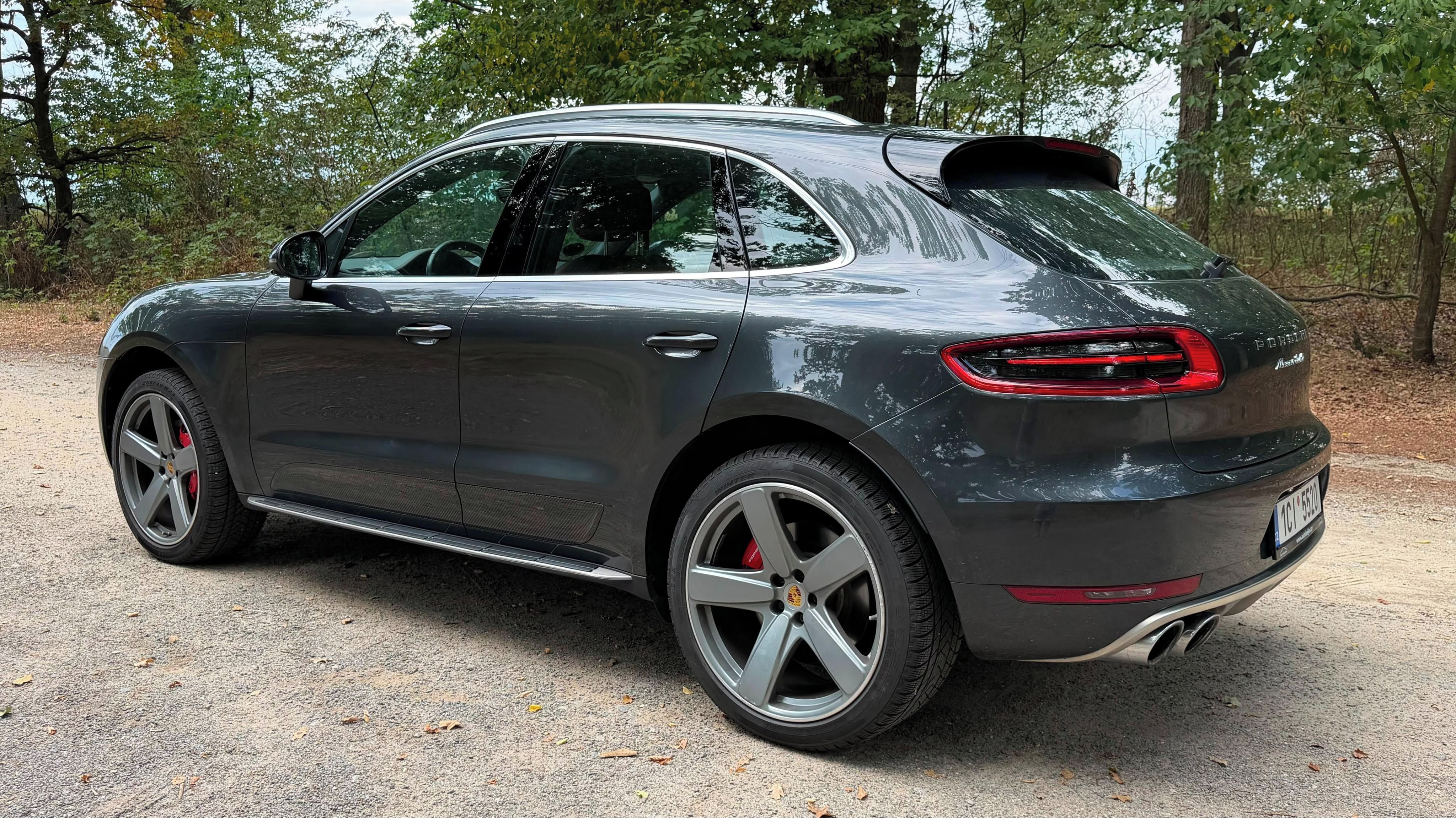 Porsche Macan, Turbo, téměř max výbava - fotka 2