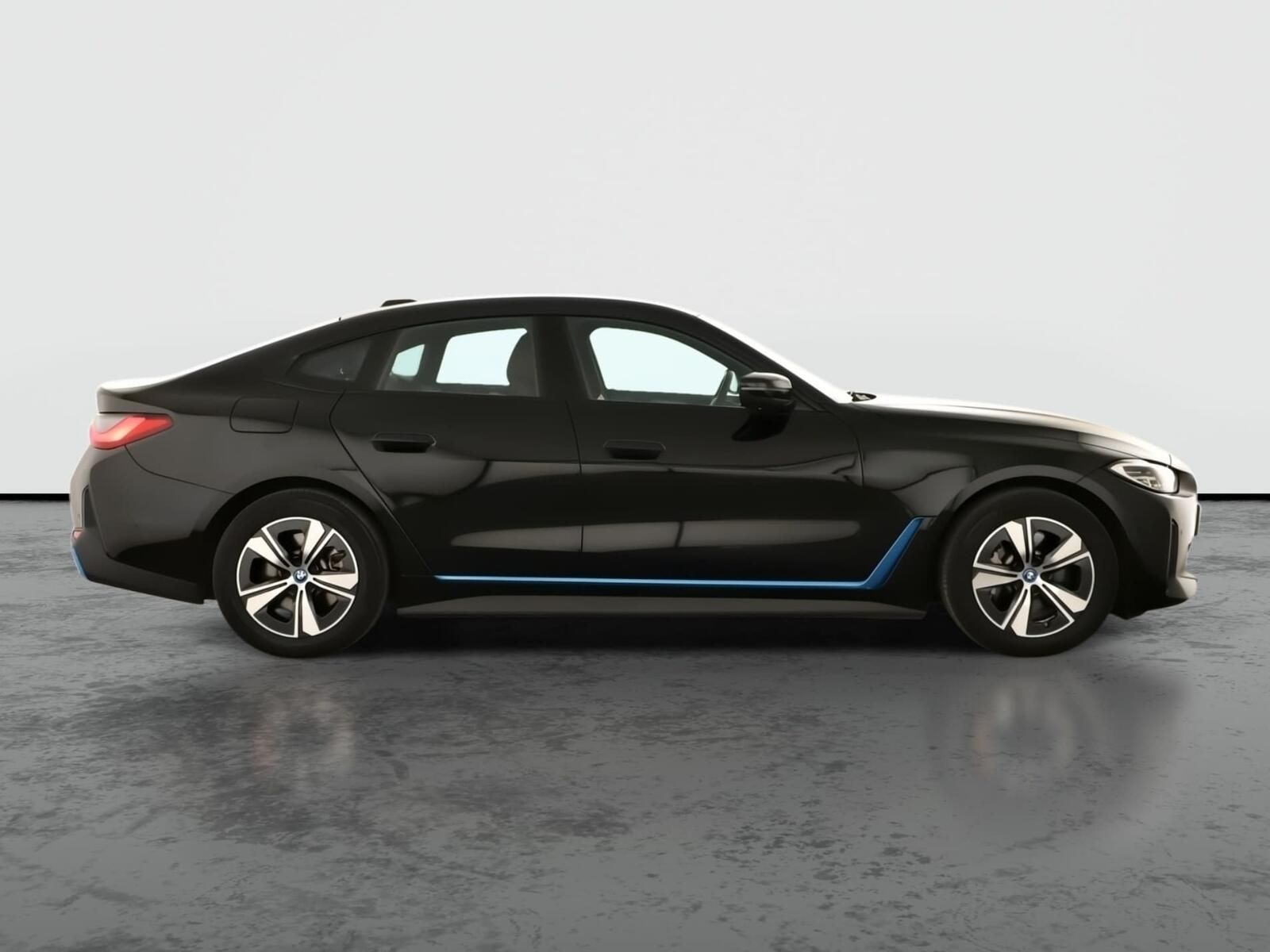 BMW i4, eDrive40, SoH 95% - fotka 6