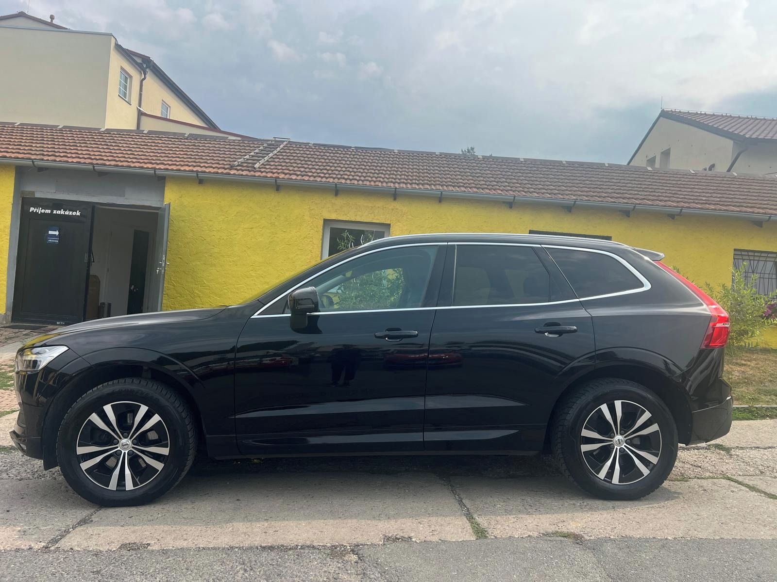 Volvo XC60, XC60 B4 D 145 kW - fotka 4