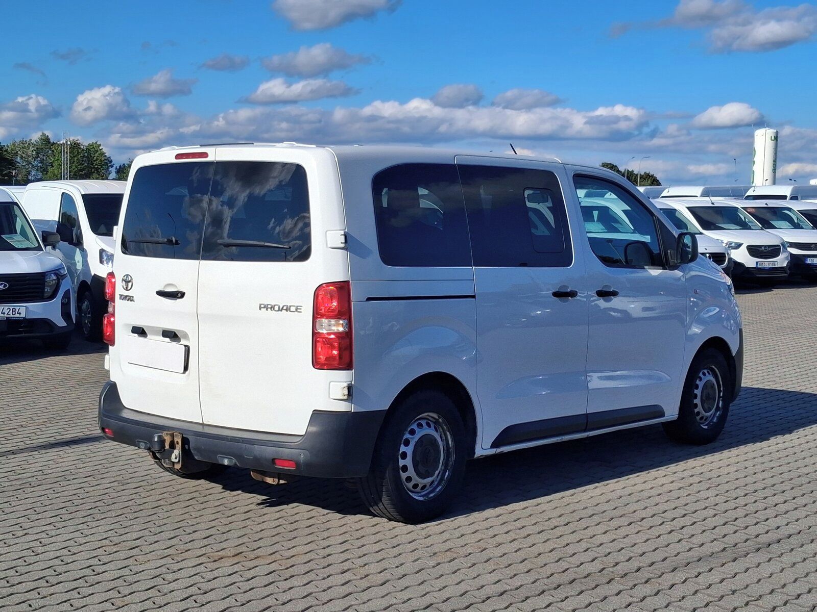 Toyota Proace, 1.5 D-4D, Kombi, 8 míst - fotka 5