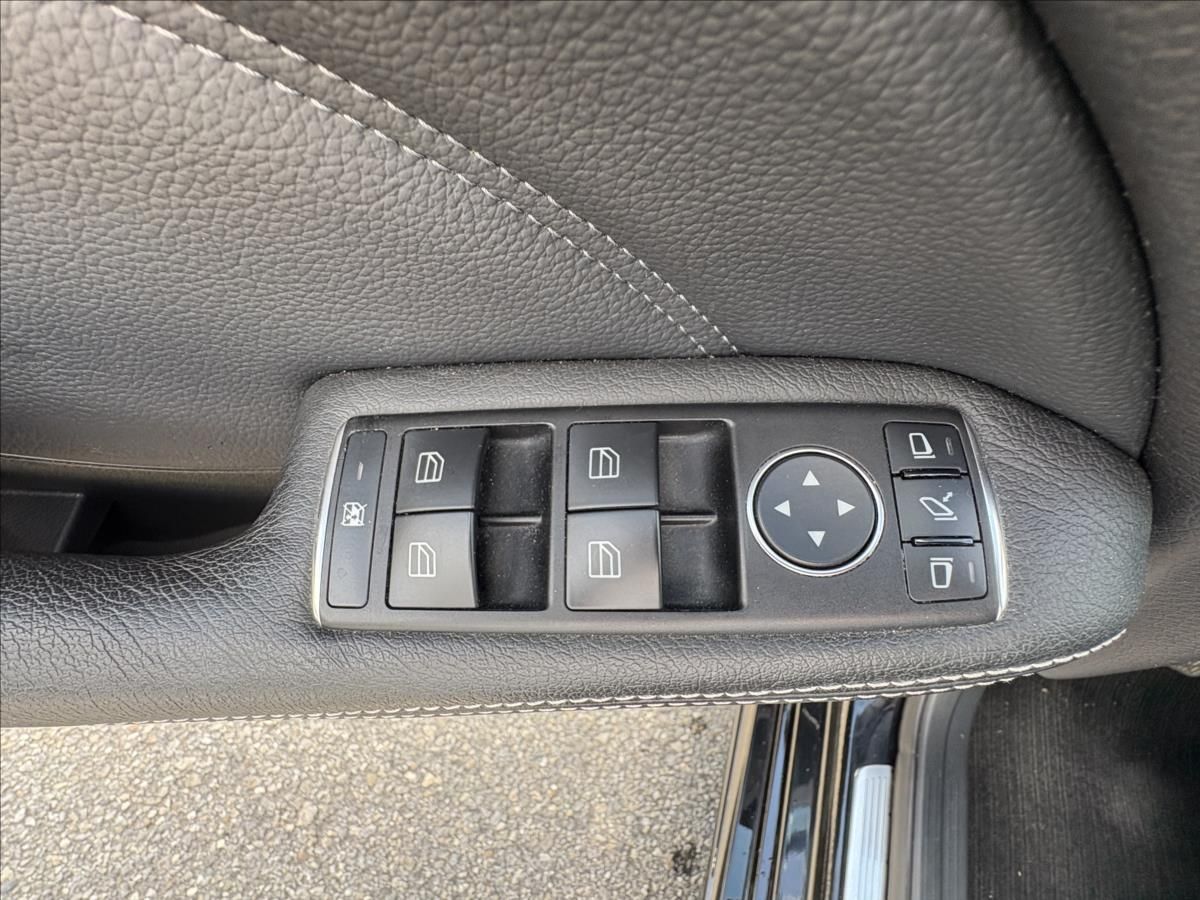 Mercedes-Benz Třídy B, 1,6 200i 115kW,Bi-Xen,Kůže,Nav - fotka 4