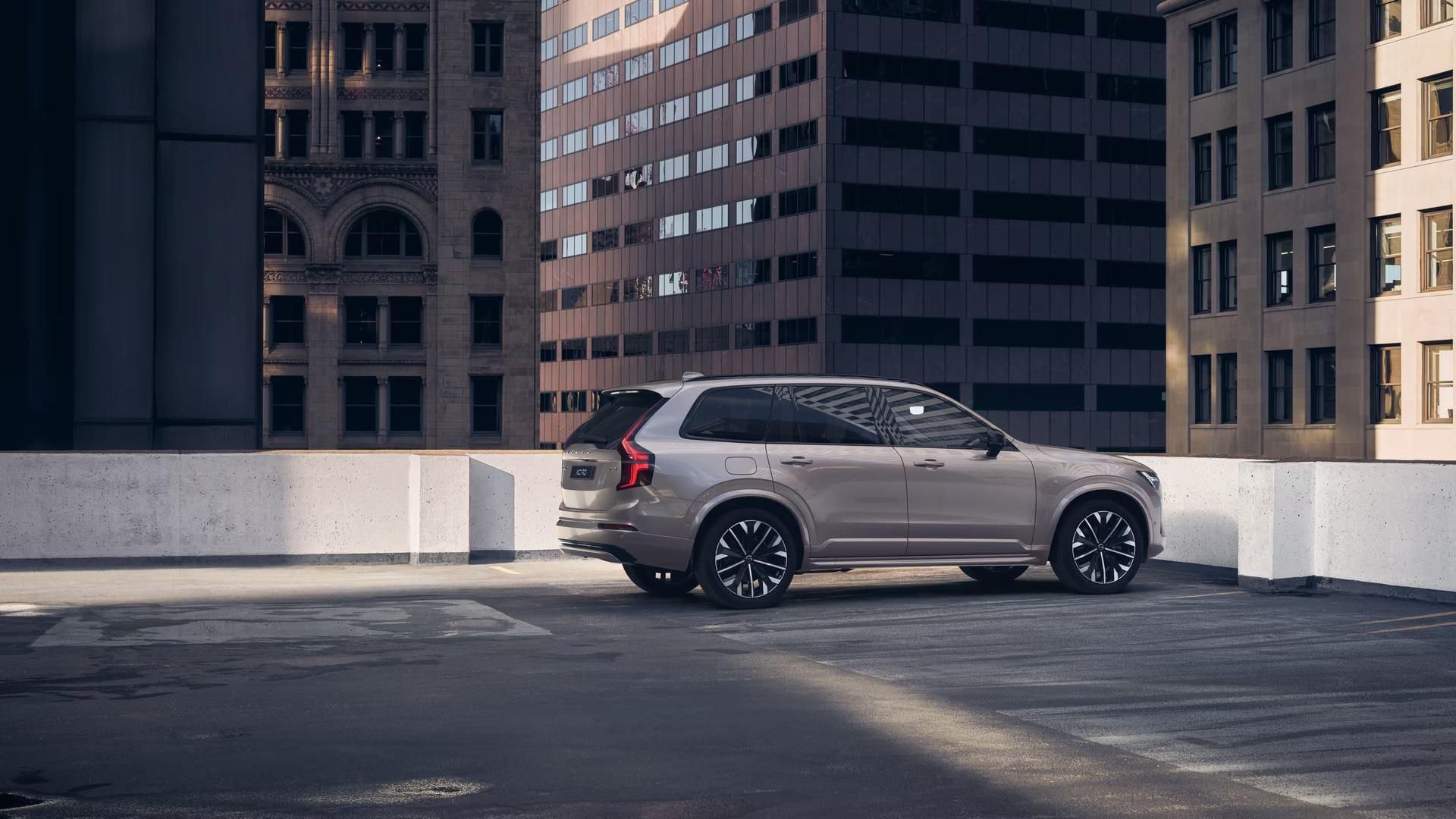 Volvo XC90, T8 AWD Plug-in DARK ULTRA 7 - fotka 2