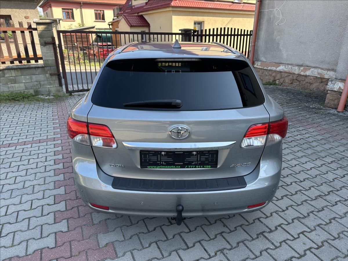 Toyota Avensis, 1,8 TAŽNÉ - fotka 6