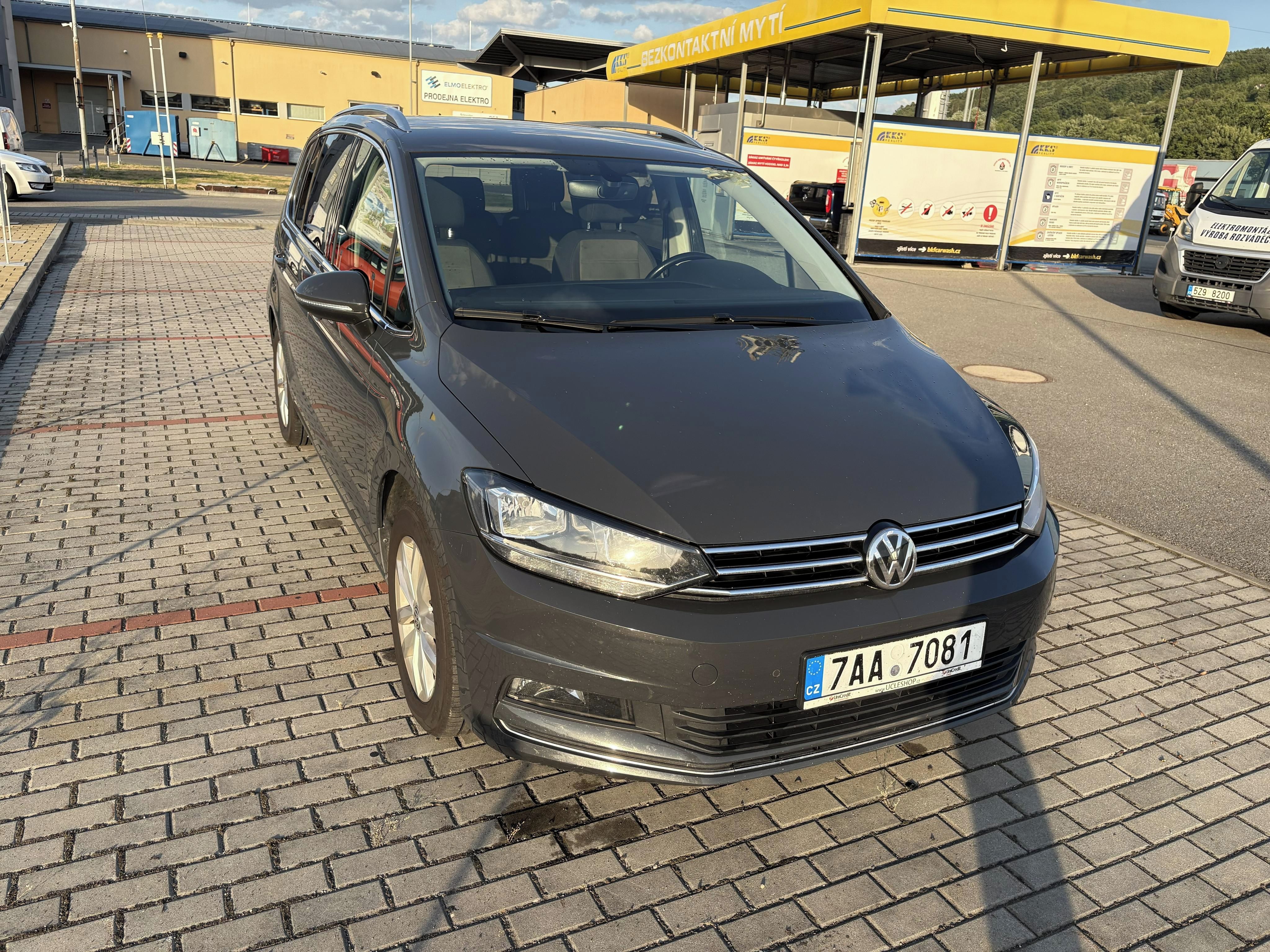 Volkswagen Touran, 2.0 TDI 110 KW Highline - fotka 2