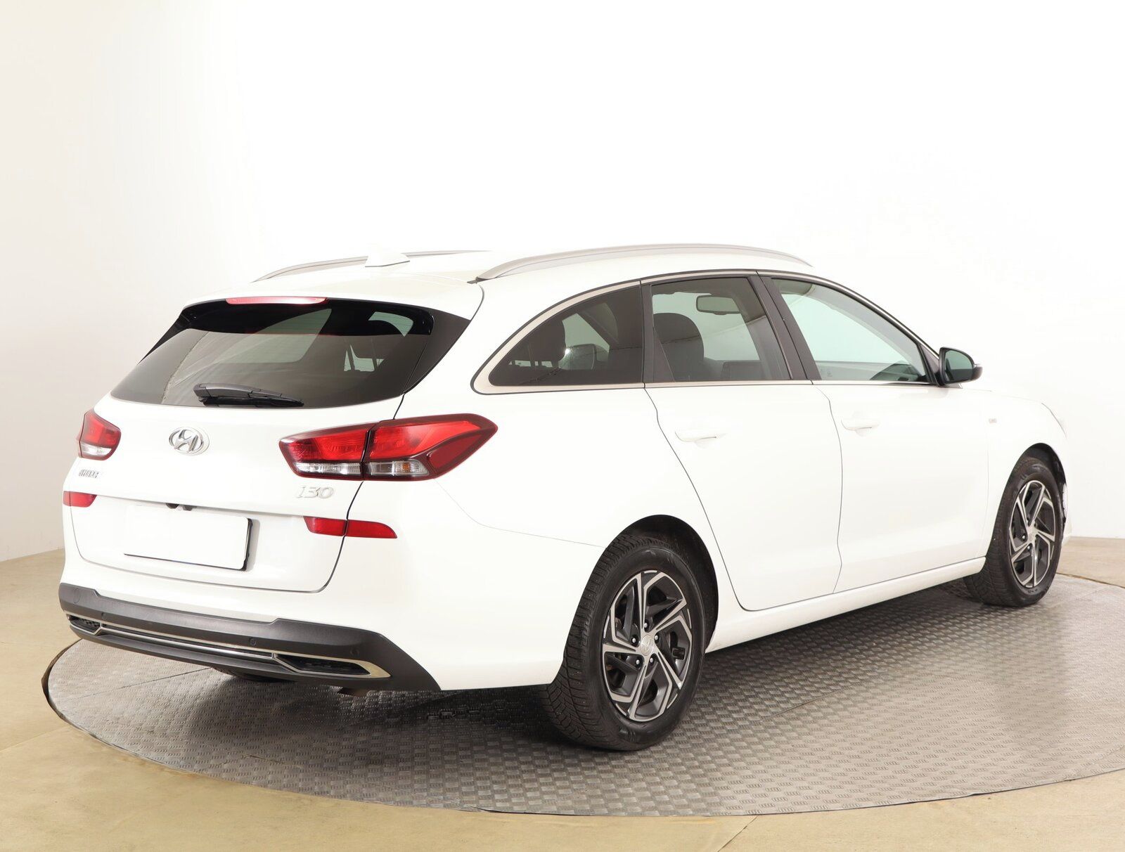 Hyundai i30, 1.5 T-GDI MHEV, Family Comfort - fotka 5