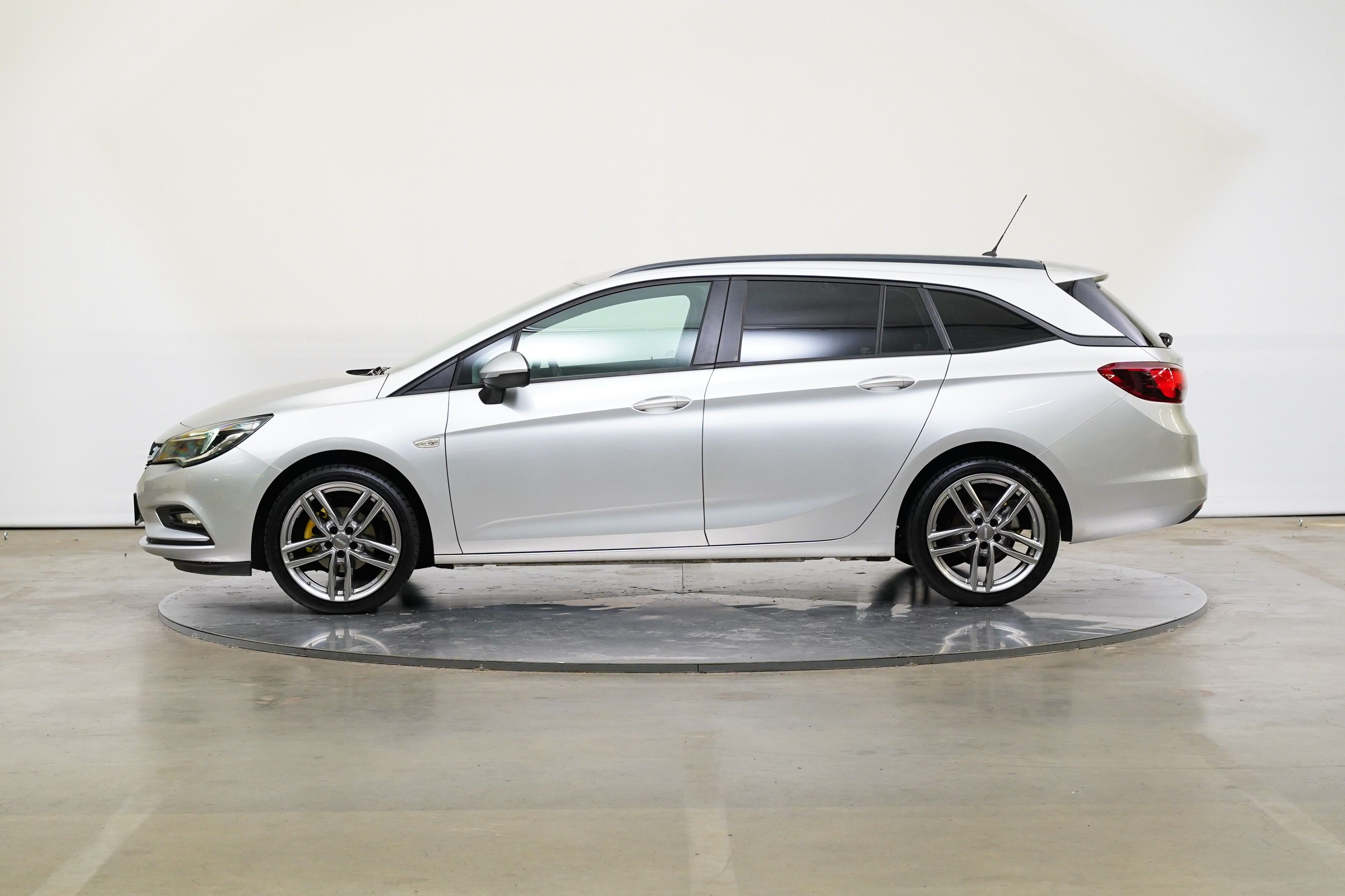 Opel Astra, 1.6 CDTI 81 kW DPF Edition - fotka 3