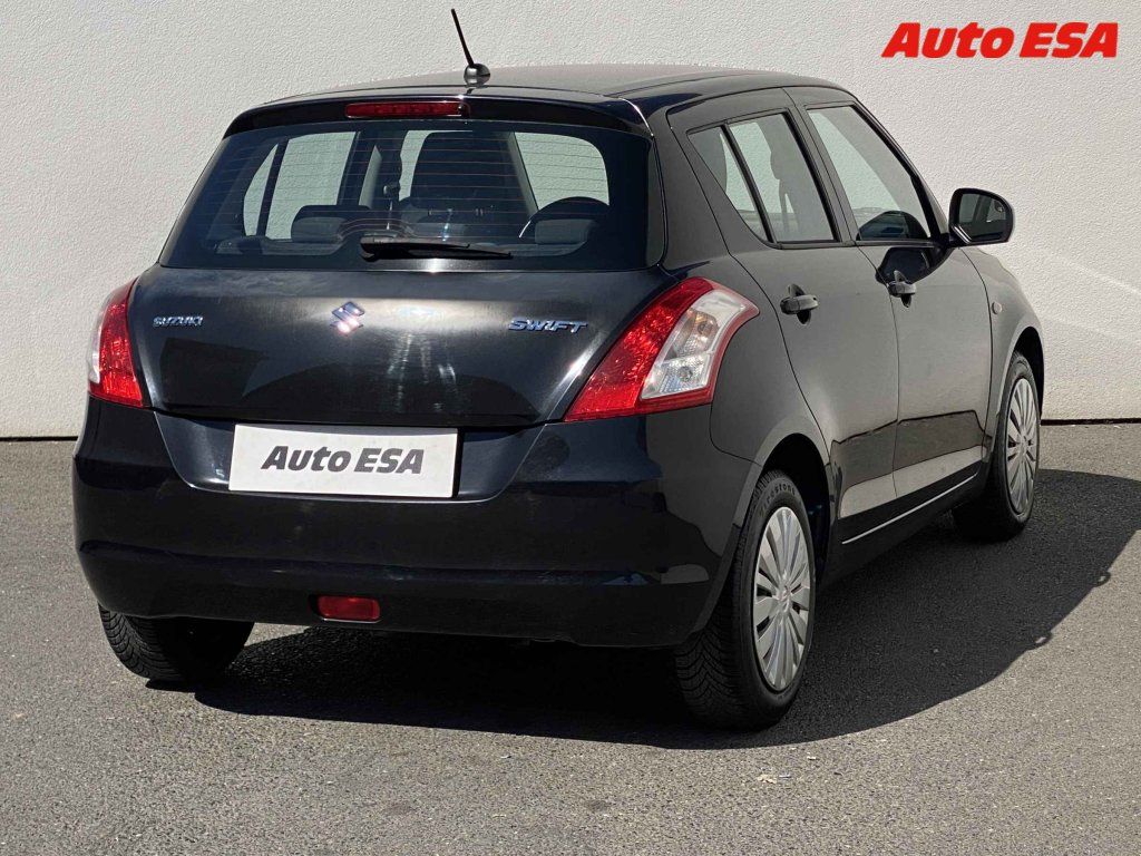 Suzuki Swift, 1.2i,Club - fotka 4