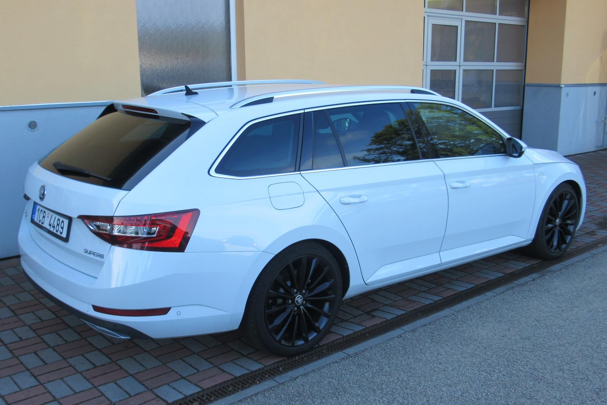 Škoda Superb, 2.0 TDI DSG L&K TAŽNÉ - fotka 5