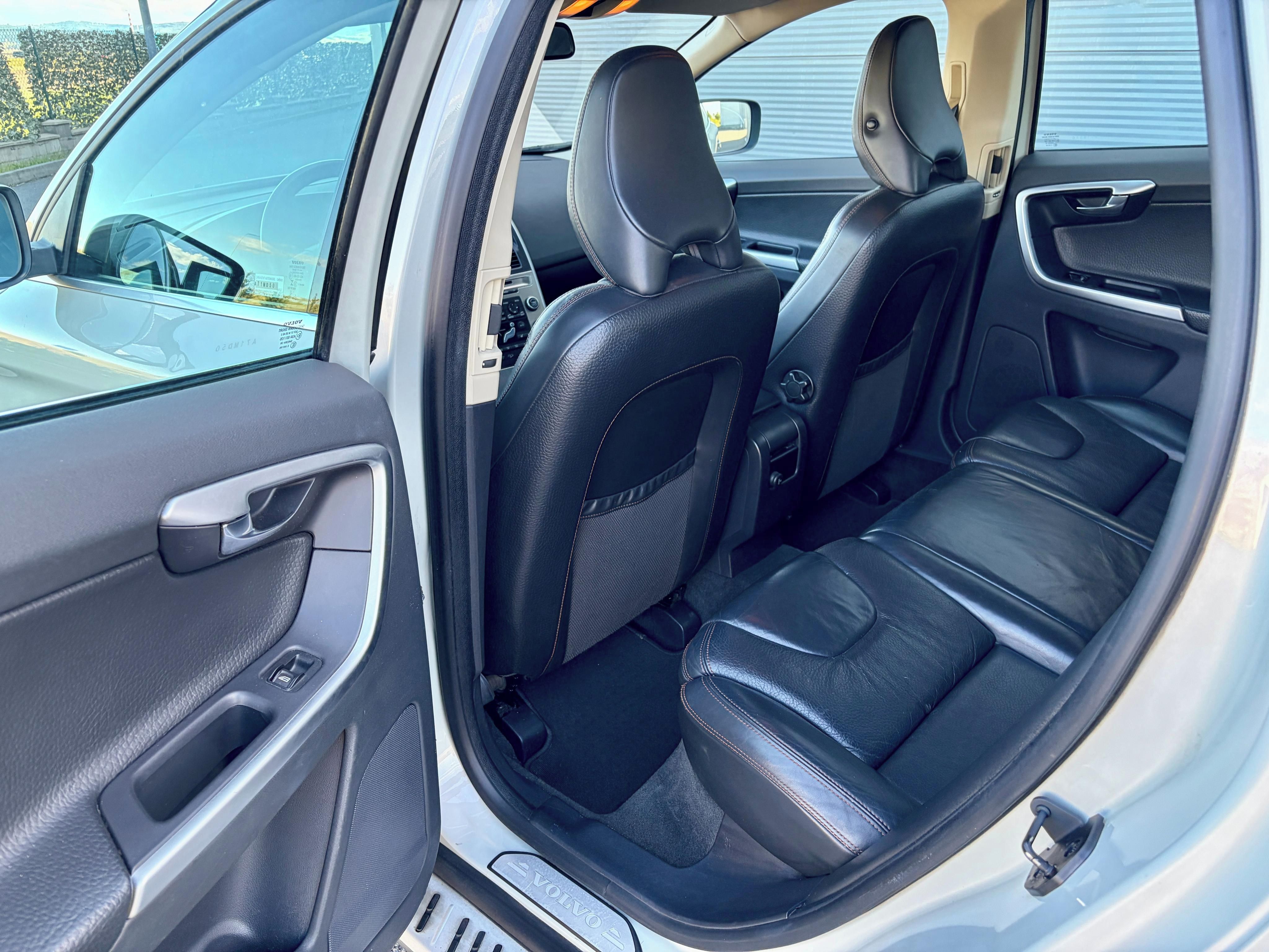 Volvo XC60, D5 136kW TAŽNÉ Navi XENONY - fotka 6