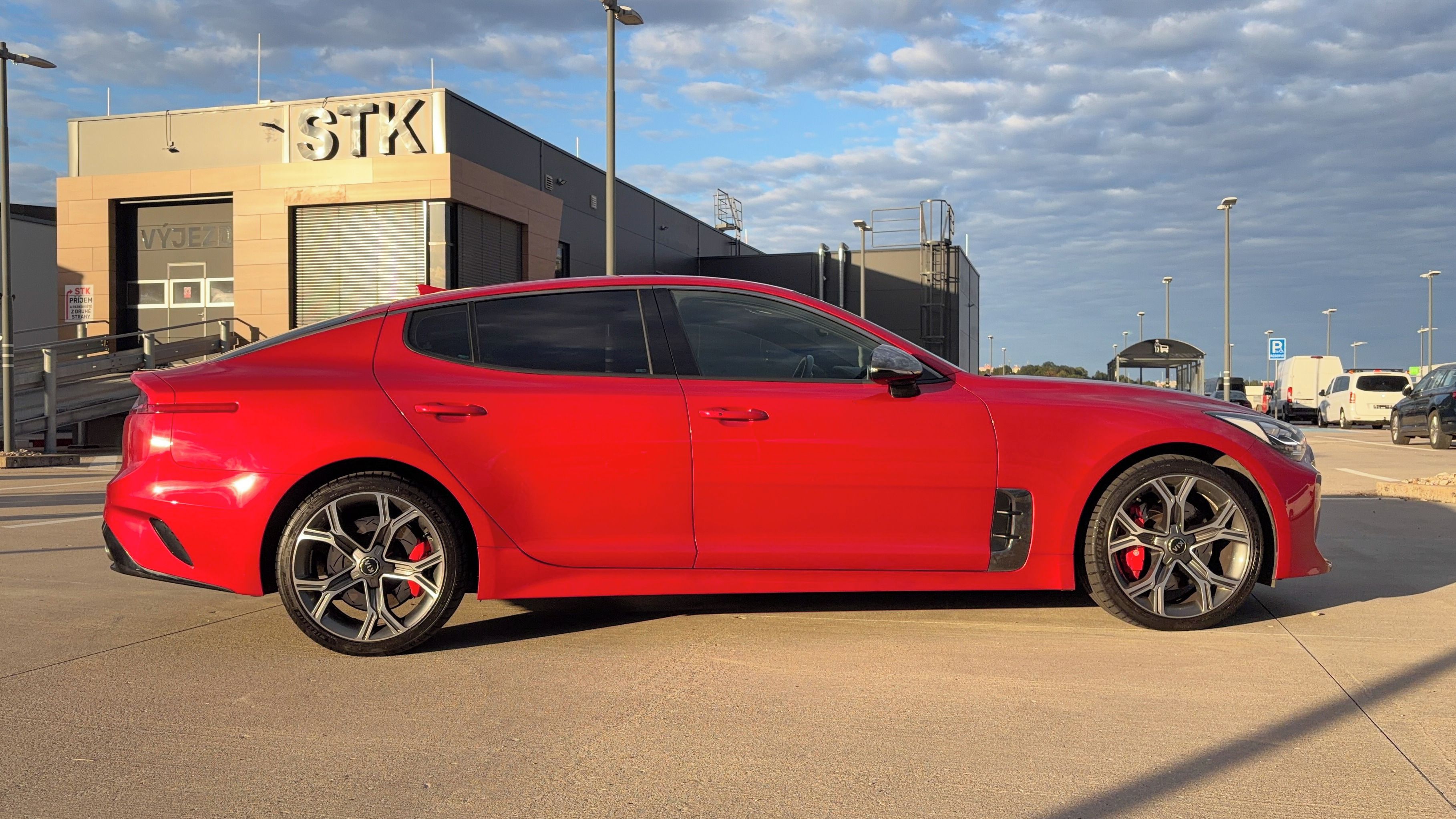 Kia Stinger, Kia Stinger GT 3.3 T-GDi 8AT - fotka 5