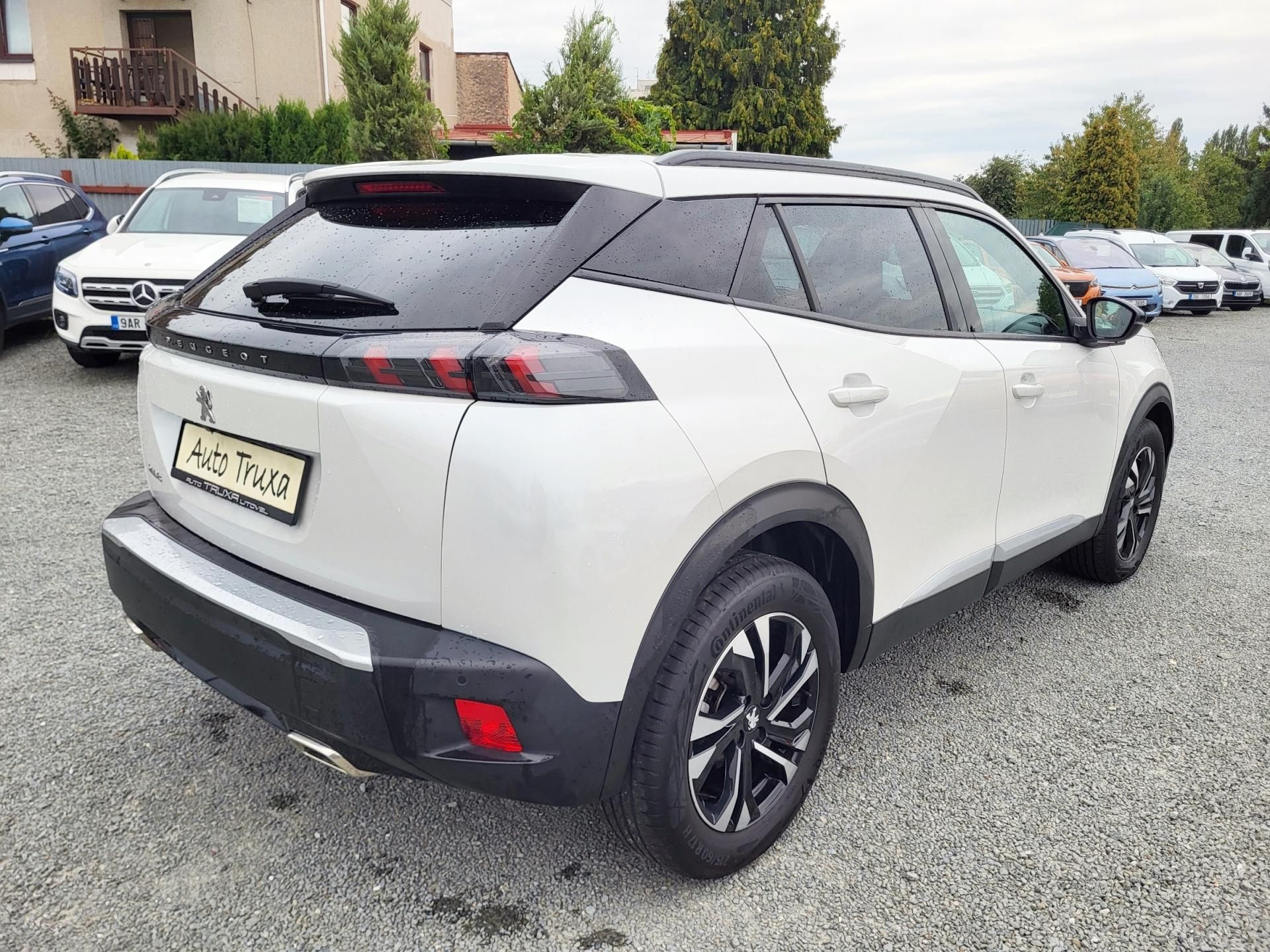 Peugeot 2008, ALLURE 1.2 PureTech 130k EAT8 - fotka 4
