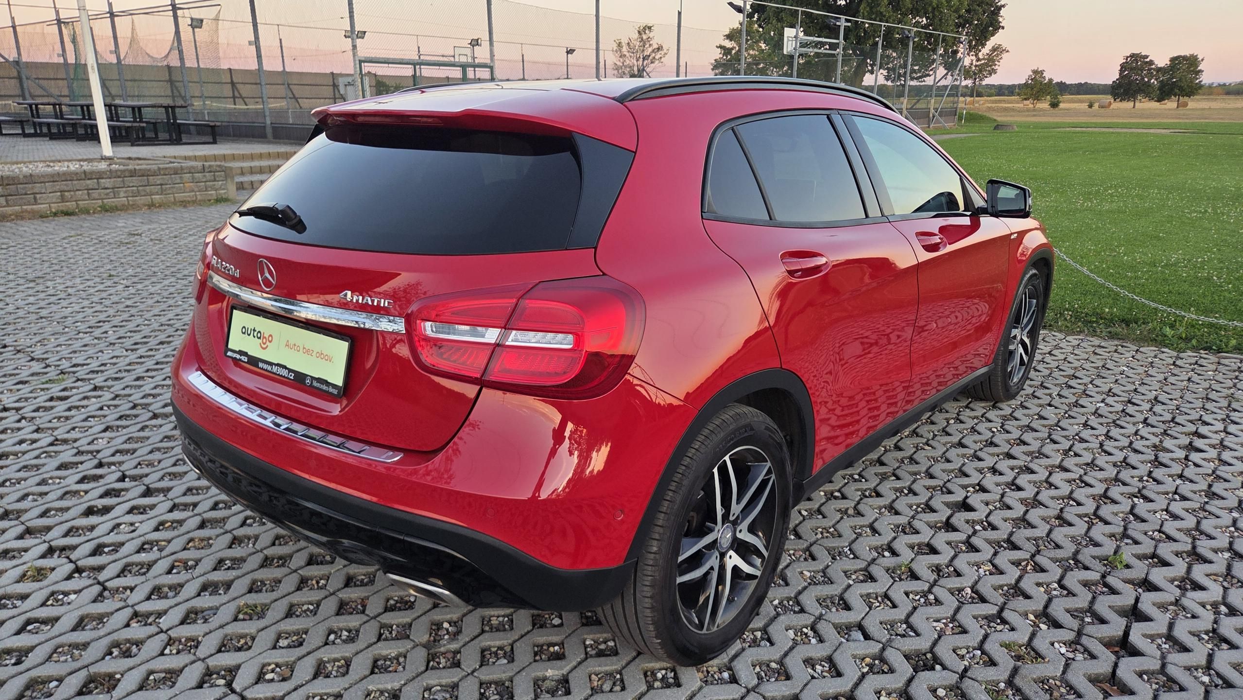 Mercedes-Benz GLA, 220d 7G-DCT 4MATIC AMG Styl - fotka 6