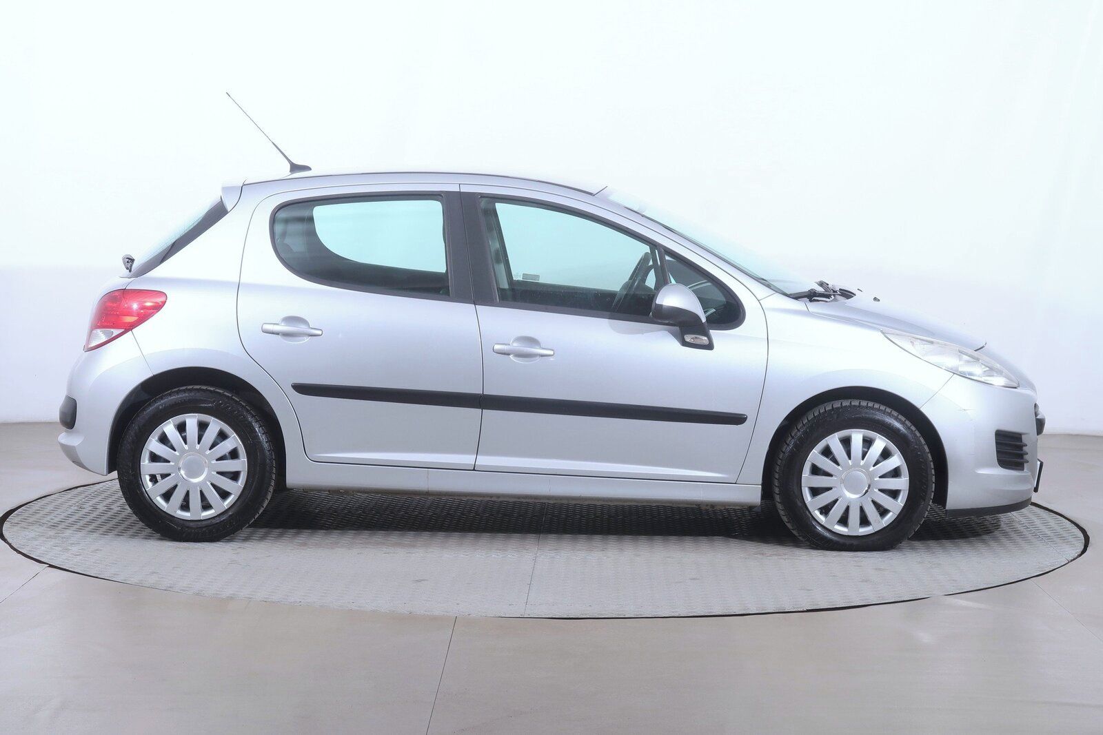 Peugeot 207, 1.4 HDI, po STK, oblíbený vůz - fotka 6