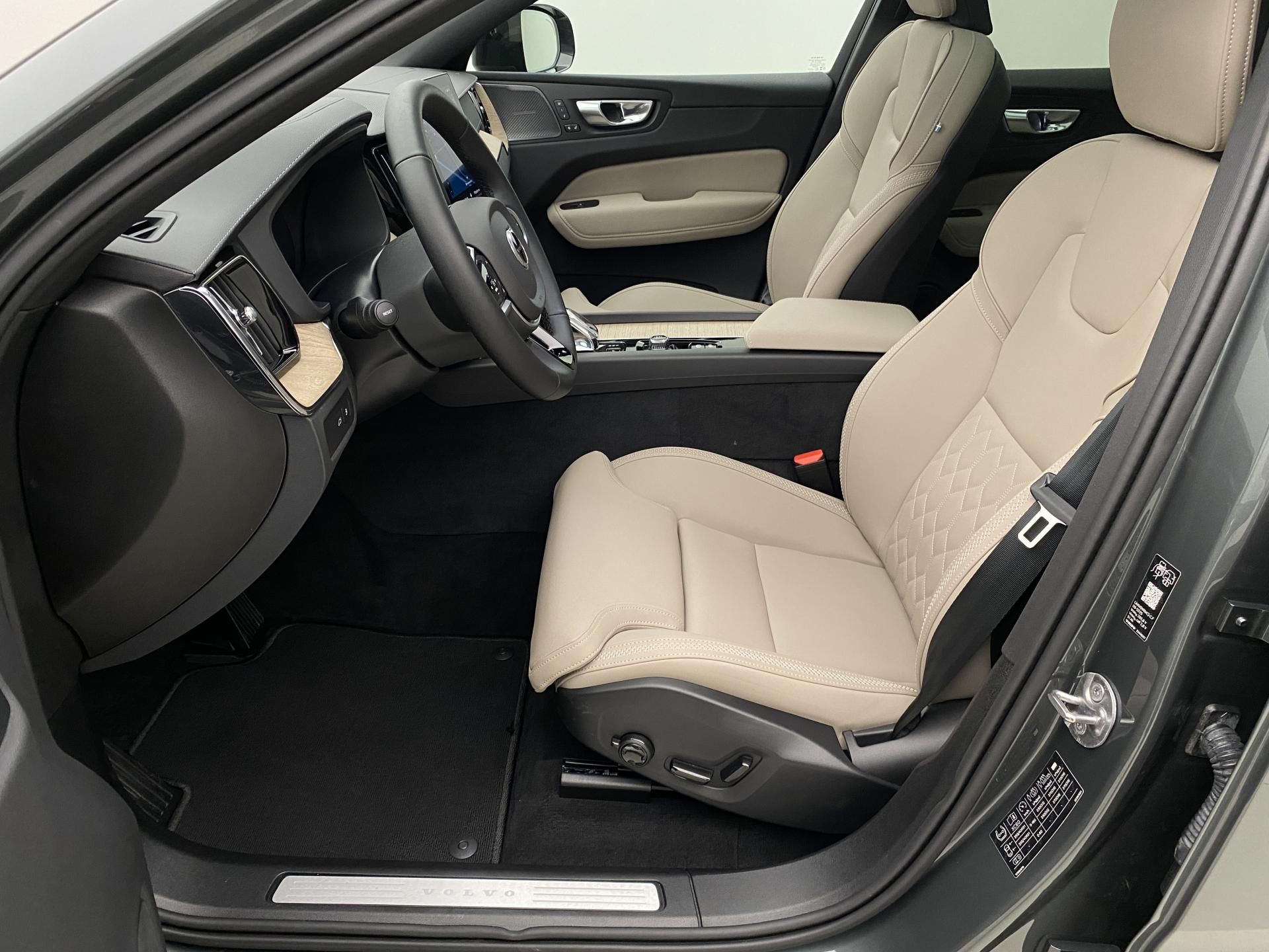Volvo XC60, T8 AWD RECHARGE ULTRA DARK - fotka 4