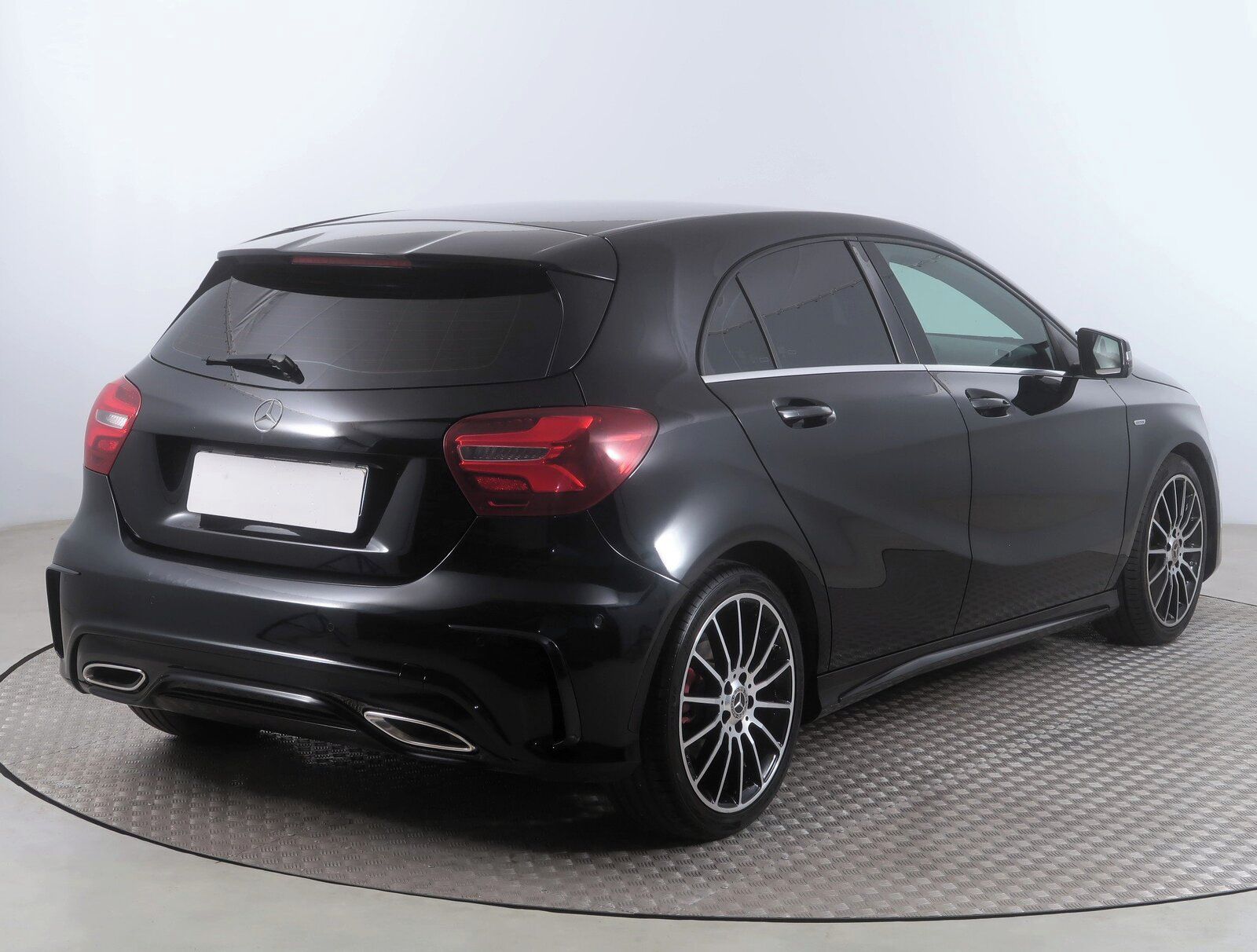 Mercedes-Benz Třídy A, 180, AMG line - fotka 5