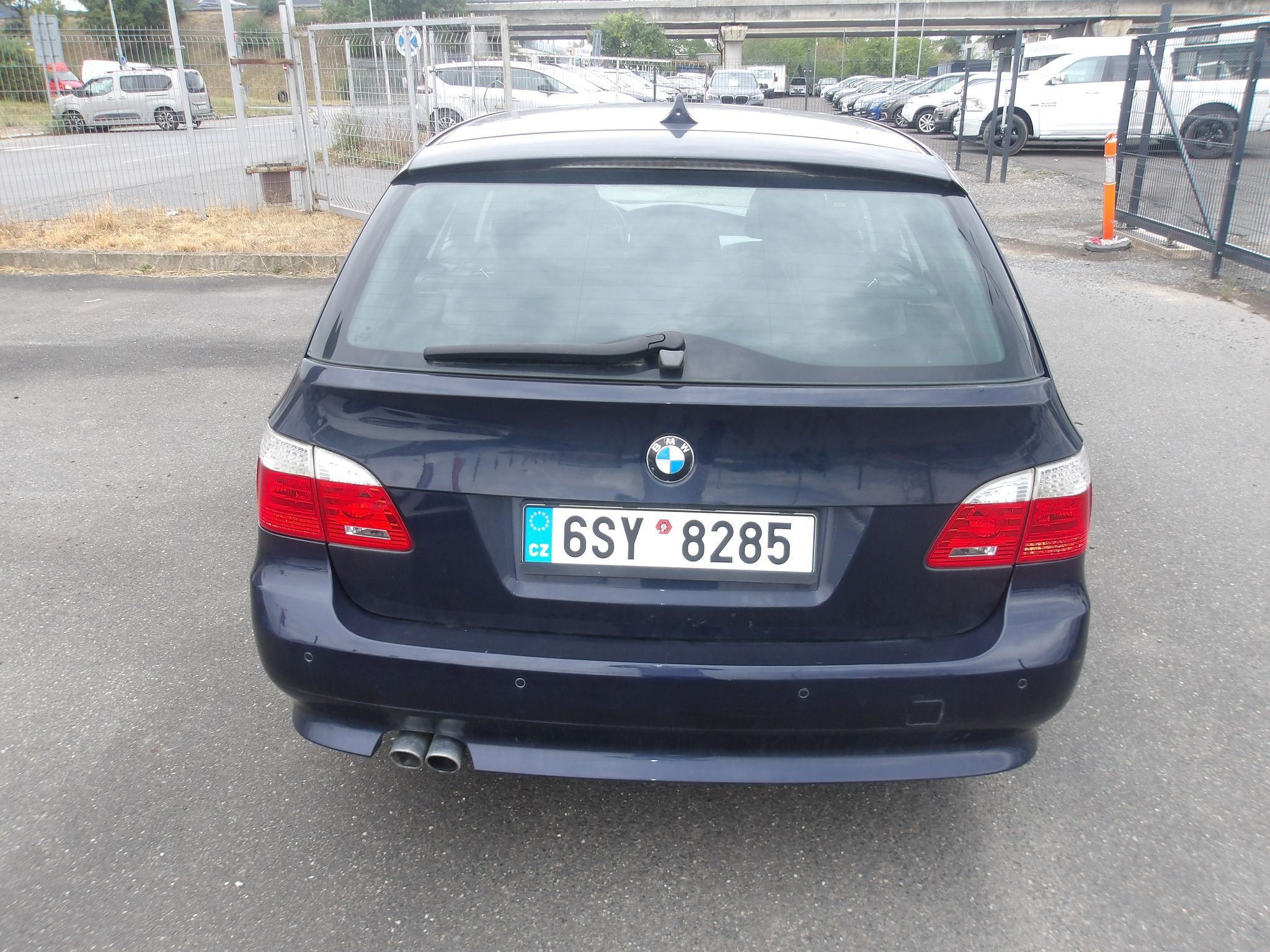 BMW Řada 5, 530d PĚKNÝ !!! SERV.KNIHA ! - fotka 4