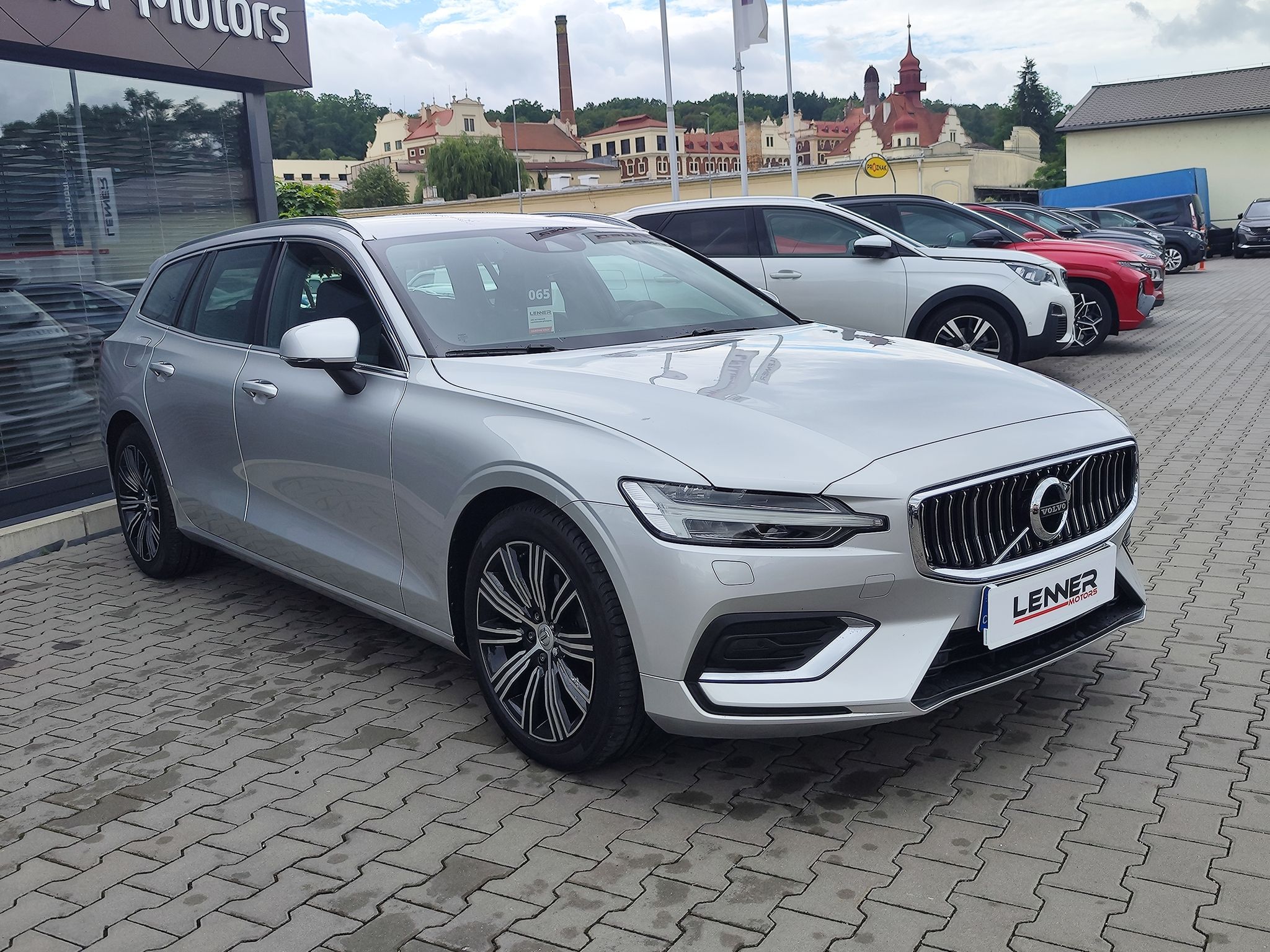 Volvo V60, B4 2.0/145kW Inscription AT - fotka 3