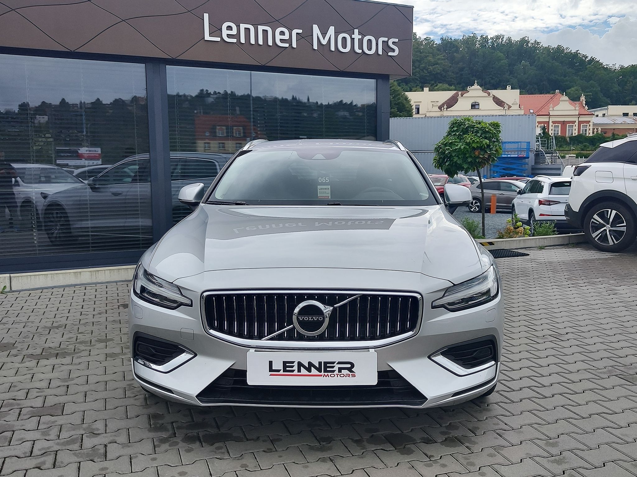 Volvo V60, B4 2.0/145kW Inscription AT - fotka 2