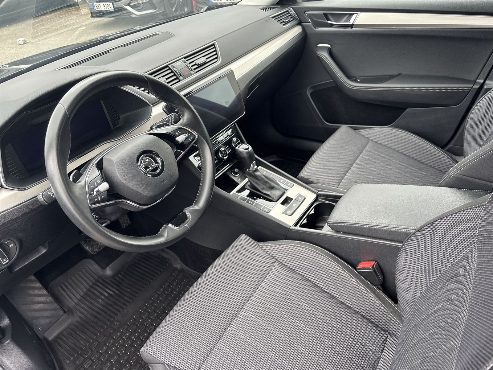 Škoda Superb, Combi 2.0 TDI DSG Style - fotka 6