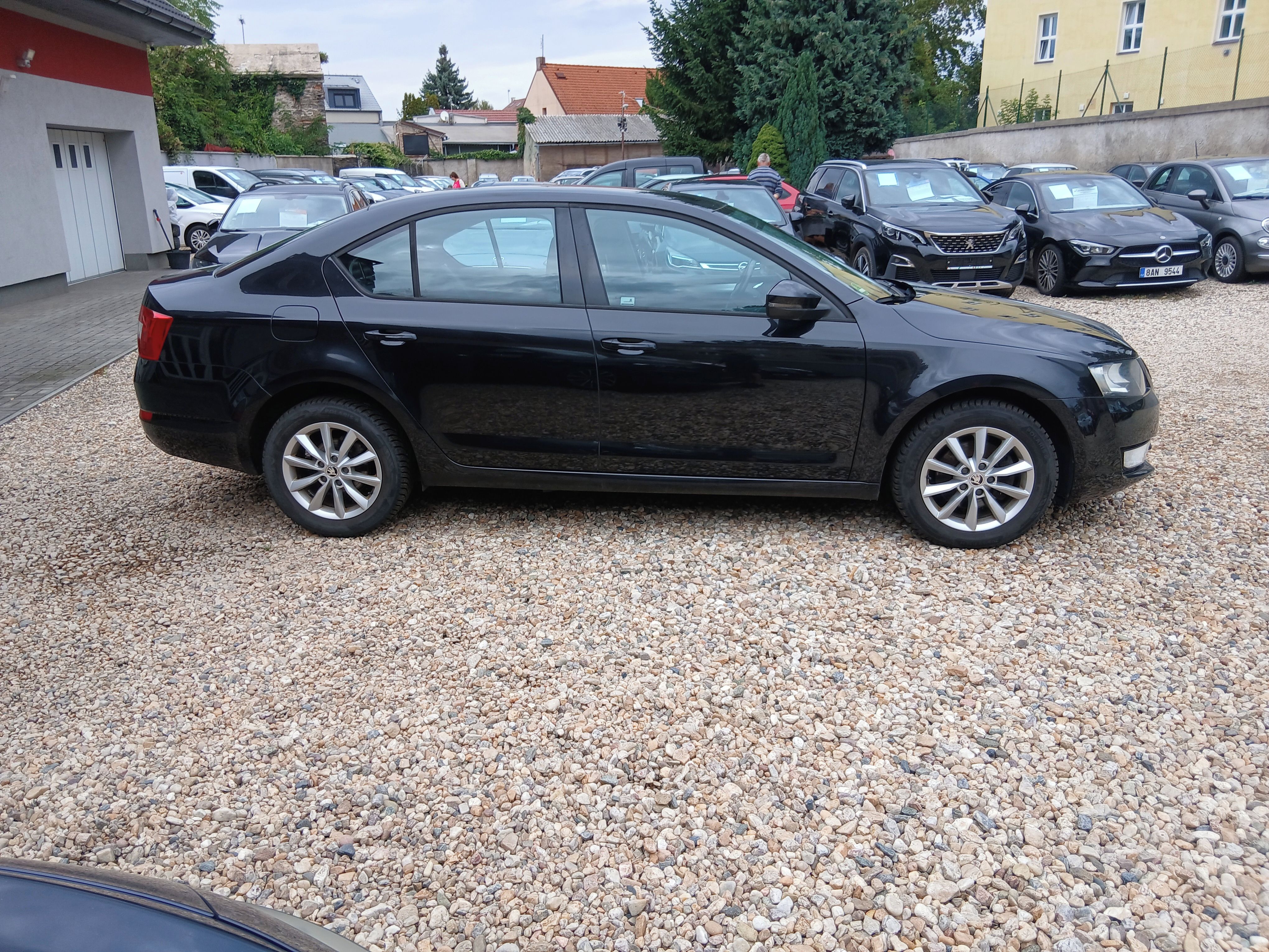 Škoda Octavia, 2.0TDi 110KW DPH, ČR, S.Kniha - fotka 4