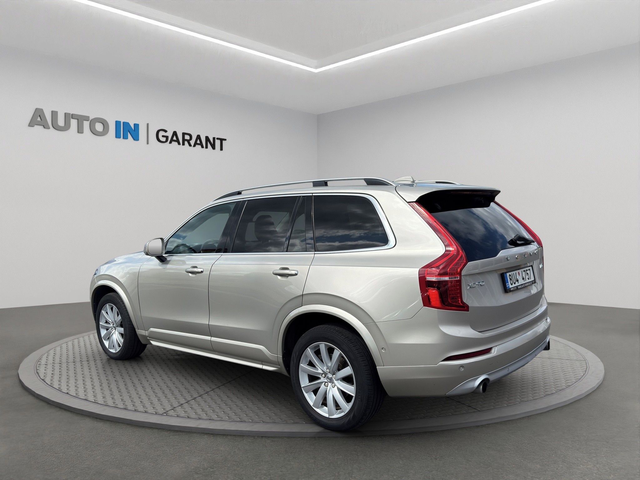 Volvo XC90, D5 AWD MOMENTUM AUT CZ - fotka 4