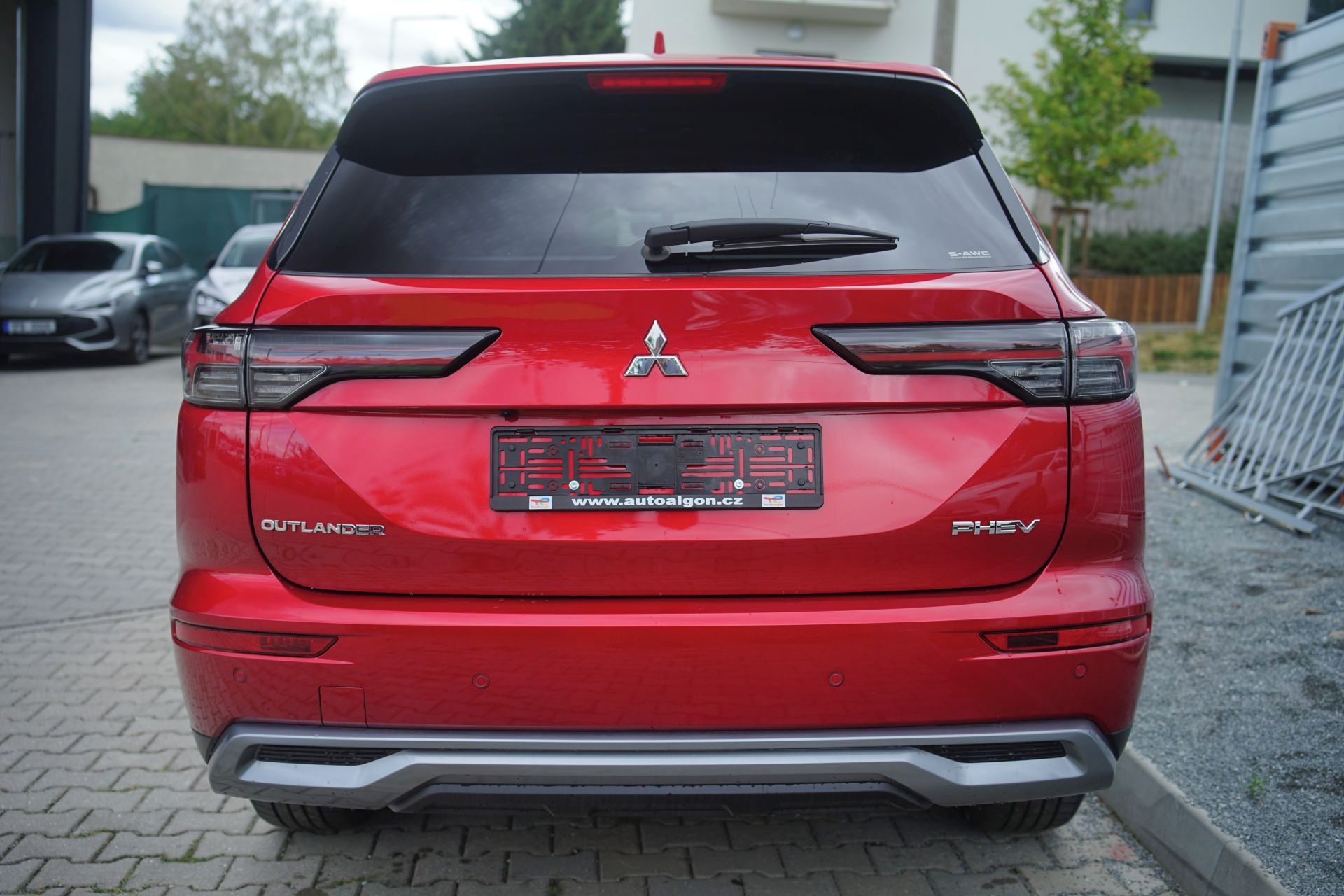 Mitsubishi Outlander, Intense 2,4 PHEV 225kW AT 4x4 - fotka 4