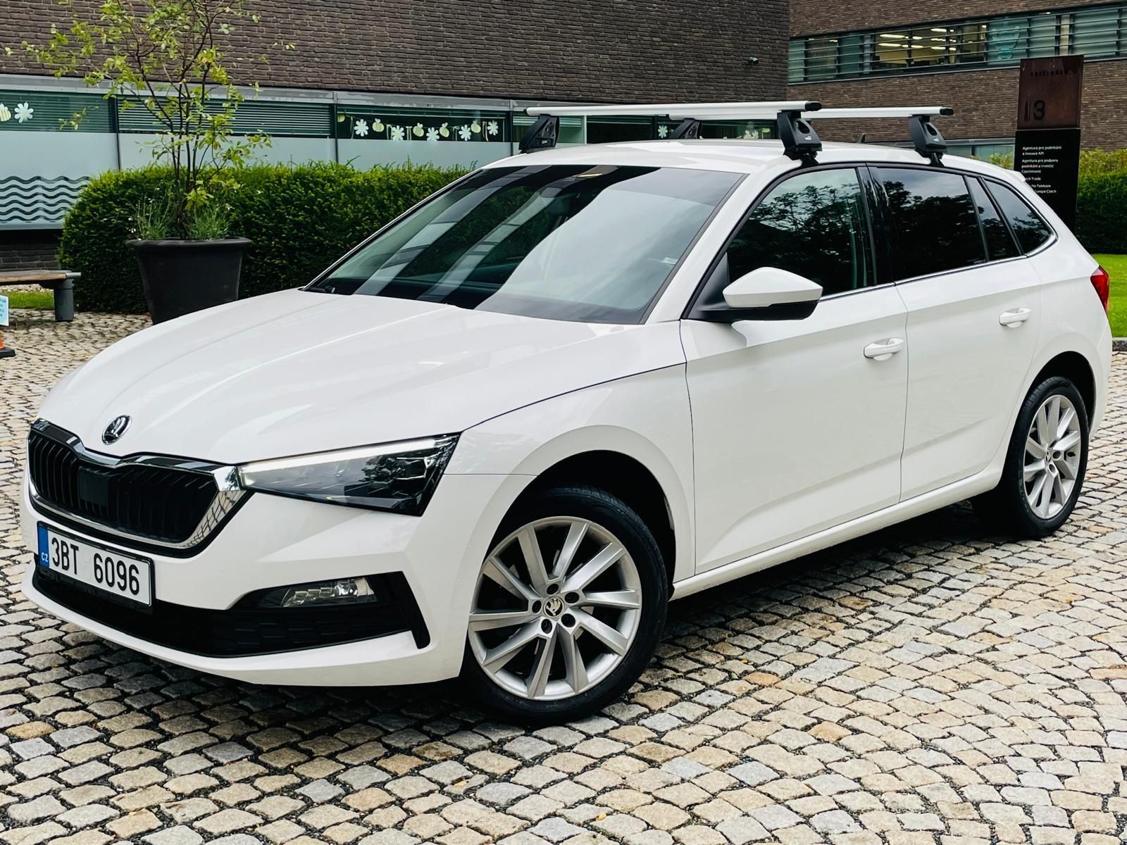 Škoda Scala, 1.6TDI AUTOMAT SERVISKA TAŽNÉ - fotka 4