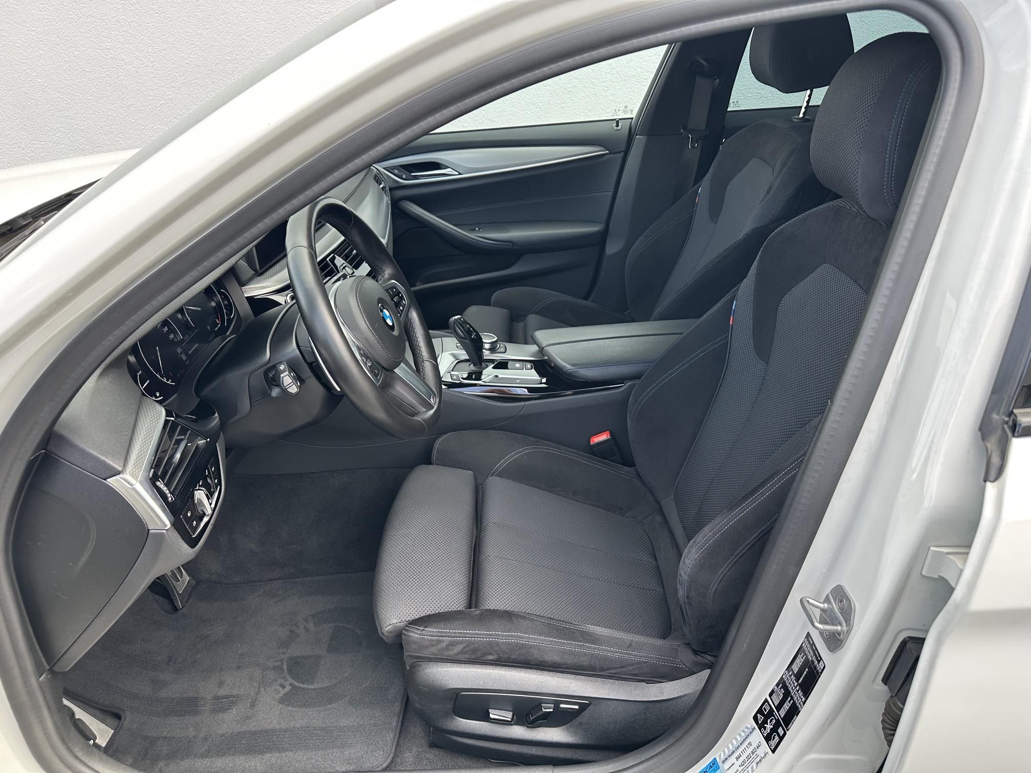 BMW Řada 5, 520d xDrive Sedan Mpaket - fotka 6