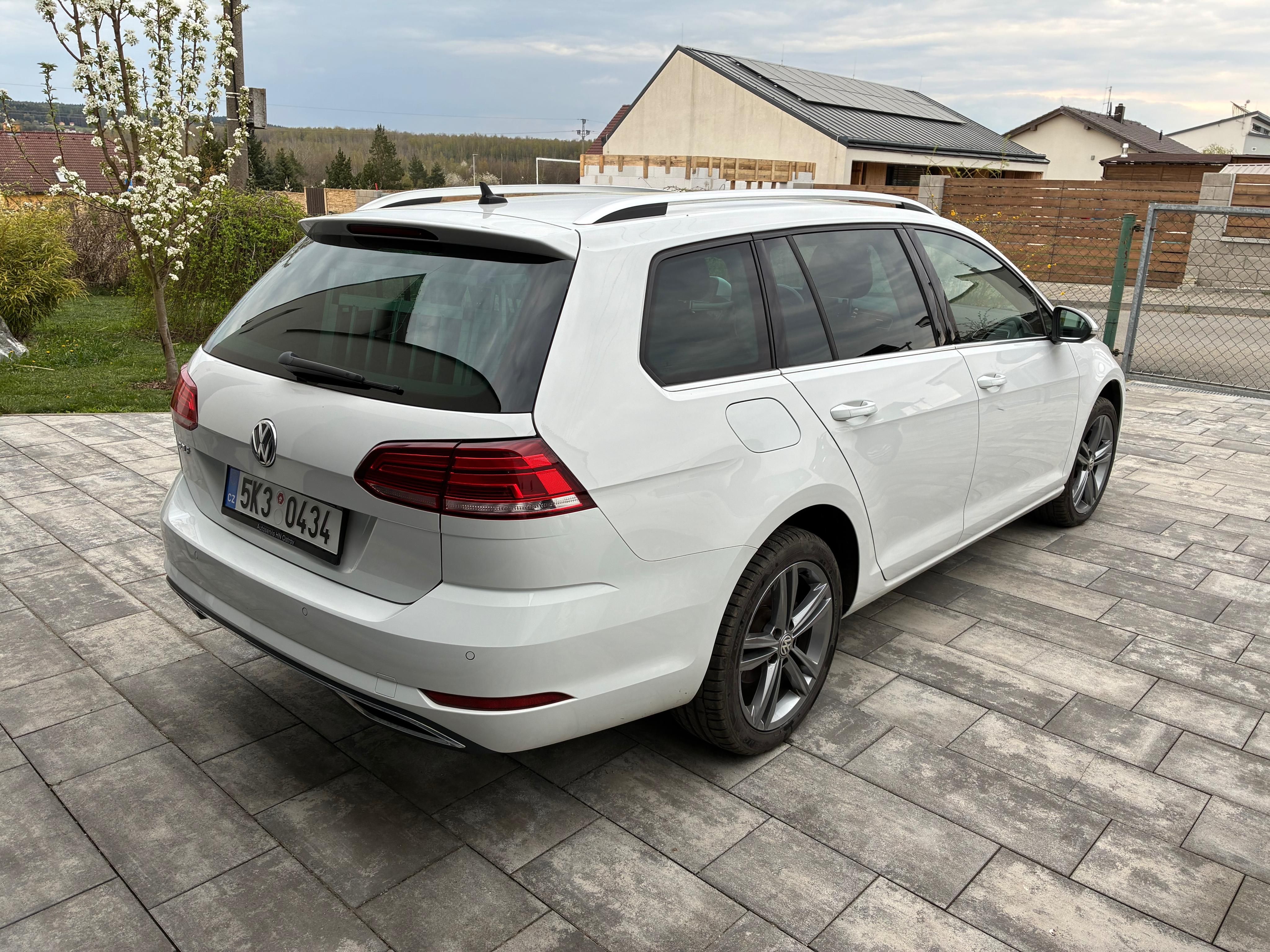Volkswagen Golf, Highline 2.0 TDI DSG Tažné - fotka 3