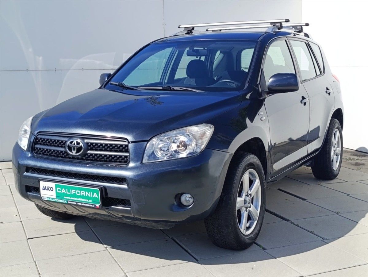 Toyota Rav4, 2,2 D-4D 4x4 Aut.klimatizace - fotka 2