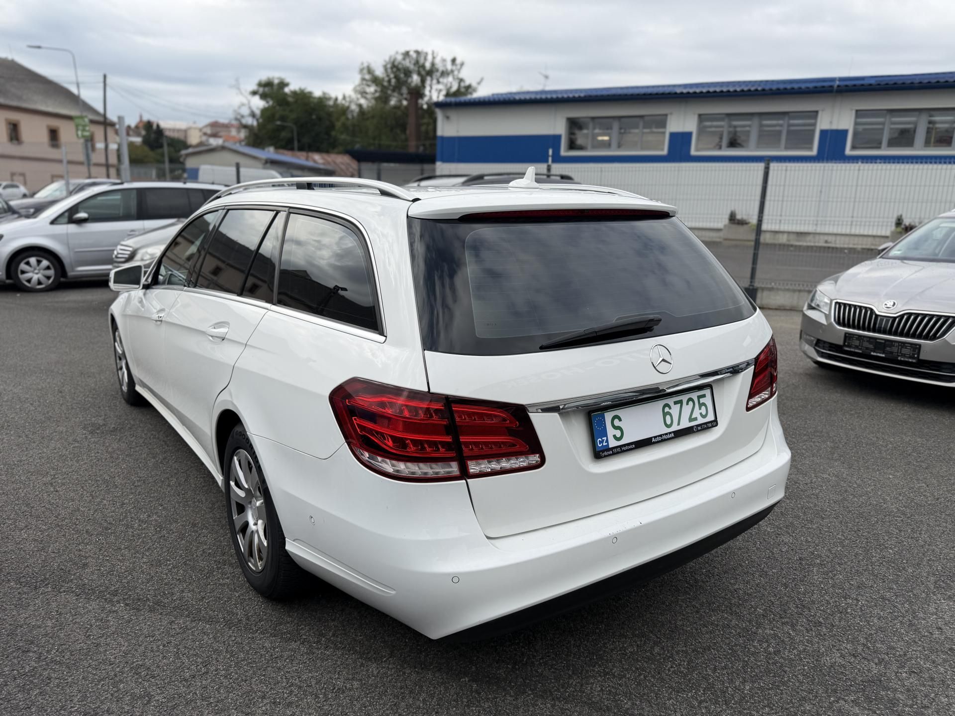 Mercedes-Benz Třídy E, 220 CDI - fotka 2