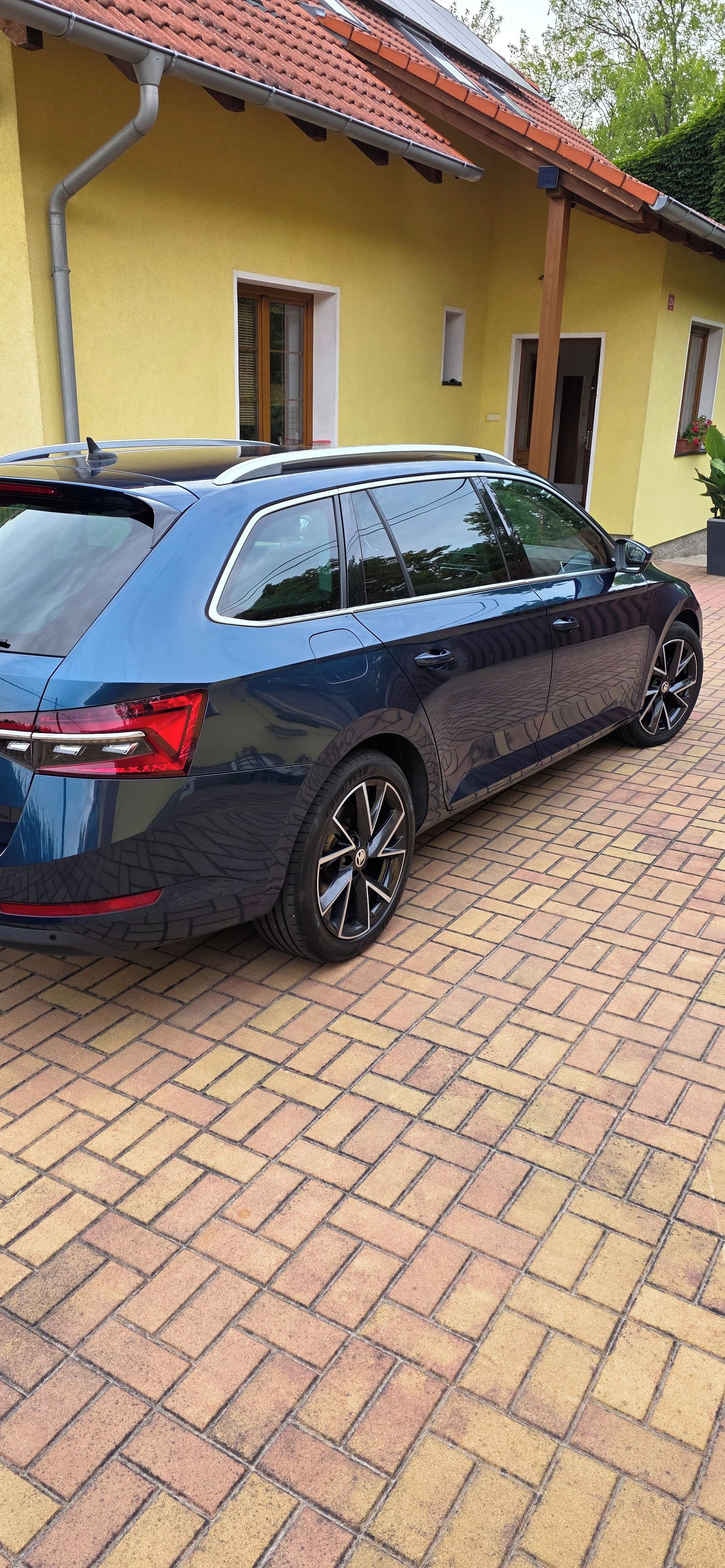 Škoda Superb, Perfektní stav - 1.maj. lékař - fotka 6