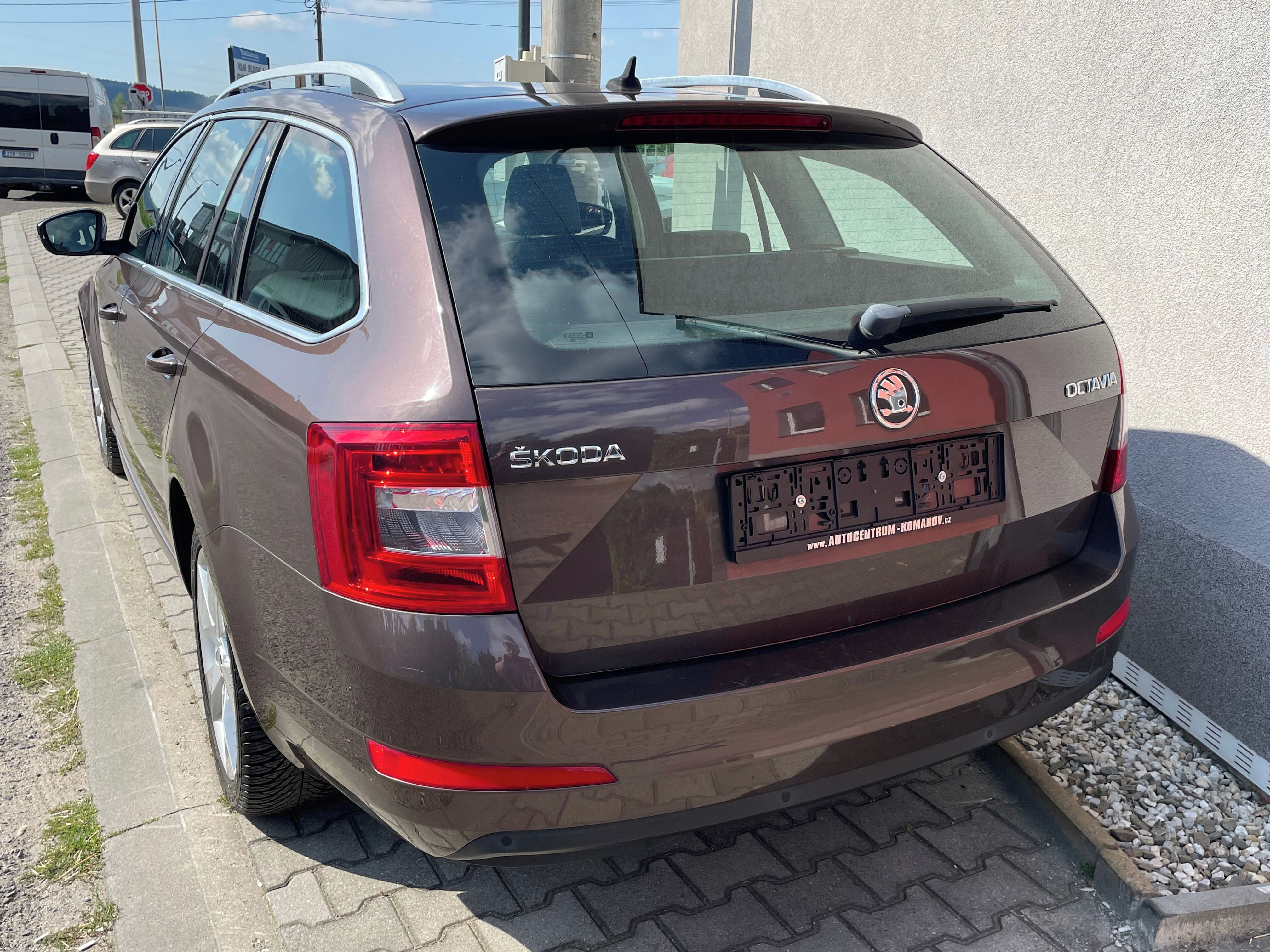 Škoda Octavia, 1.2 TSI 77kW Elegance Webasto - fotka 4