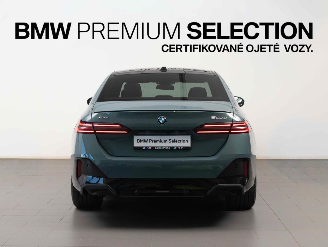 BMW Řada 5, 550e xDrive - fotka 4