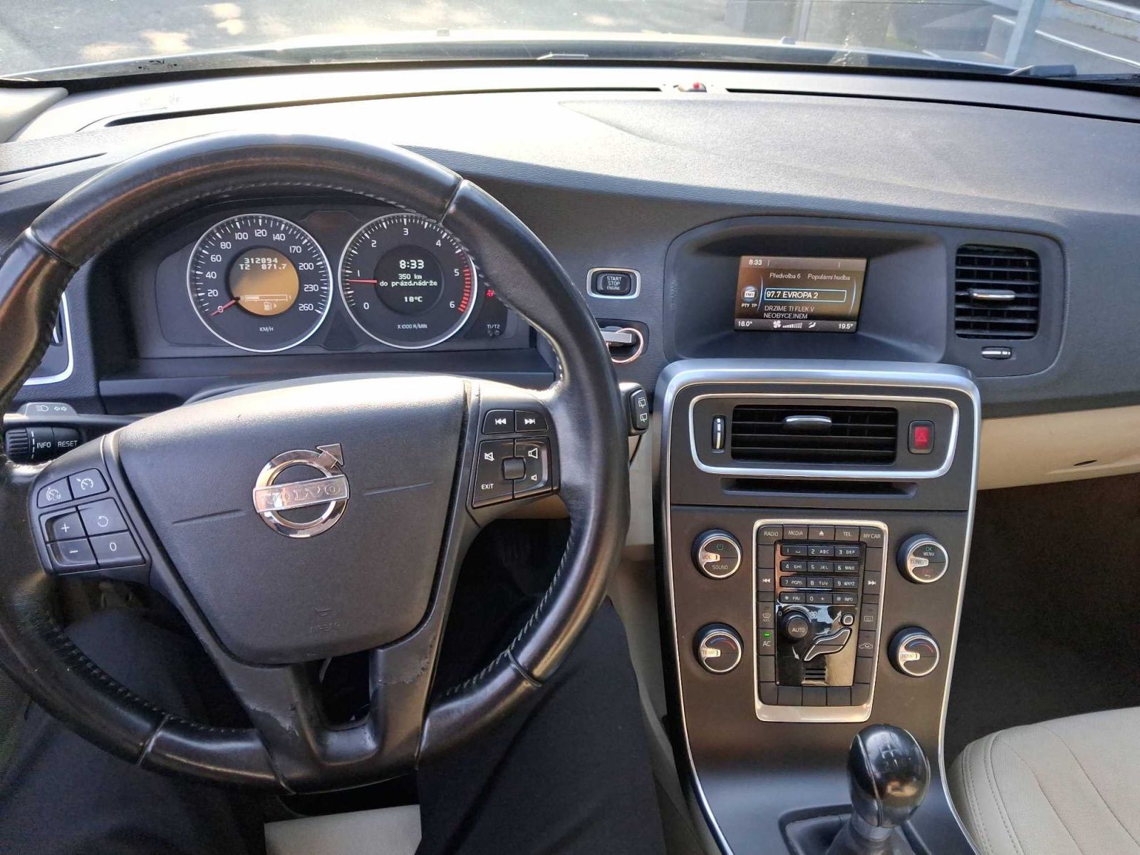Volvo V60, D3 2.0, po STK, Tažné - fotka 3