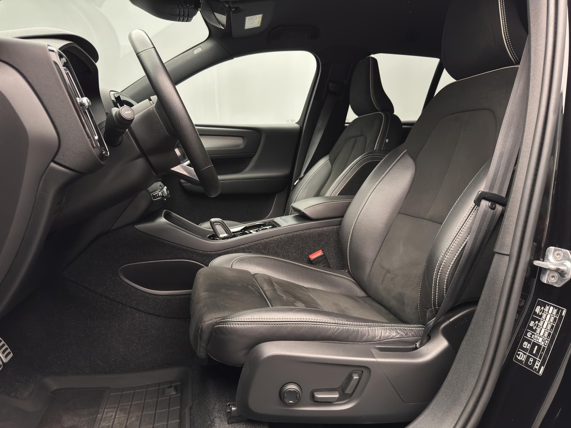 Volvo XC40, B4 AWD INSCRIPTION AUT - fotka 4