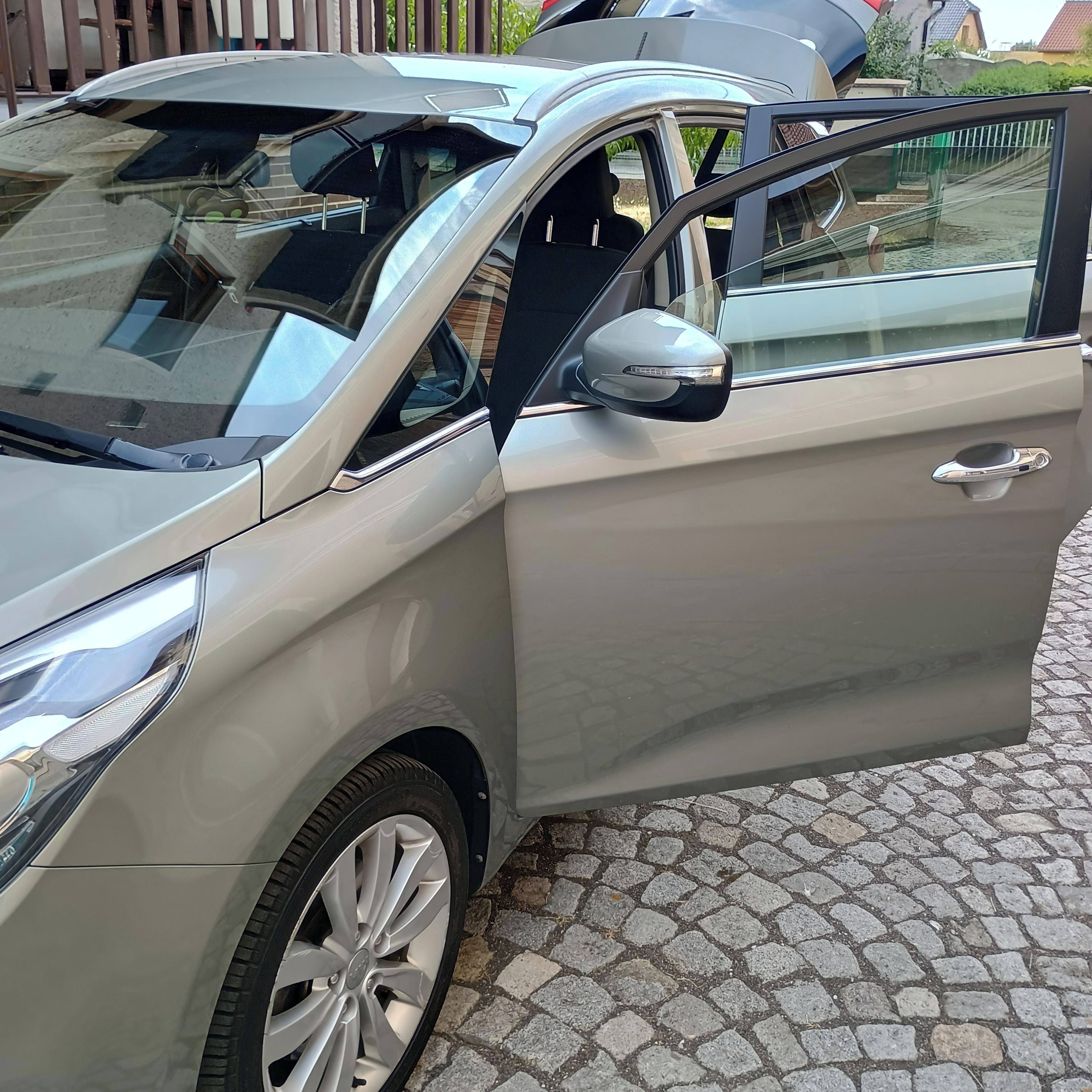 Kia Carens, Kia Carens 1.7 CRDi 100 kW - fotka 4