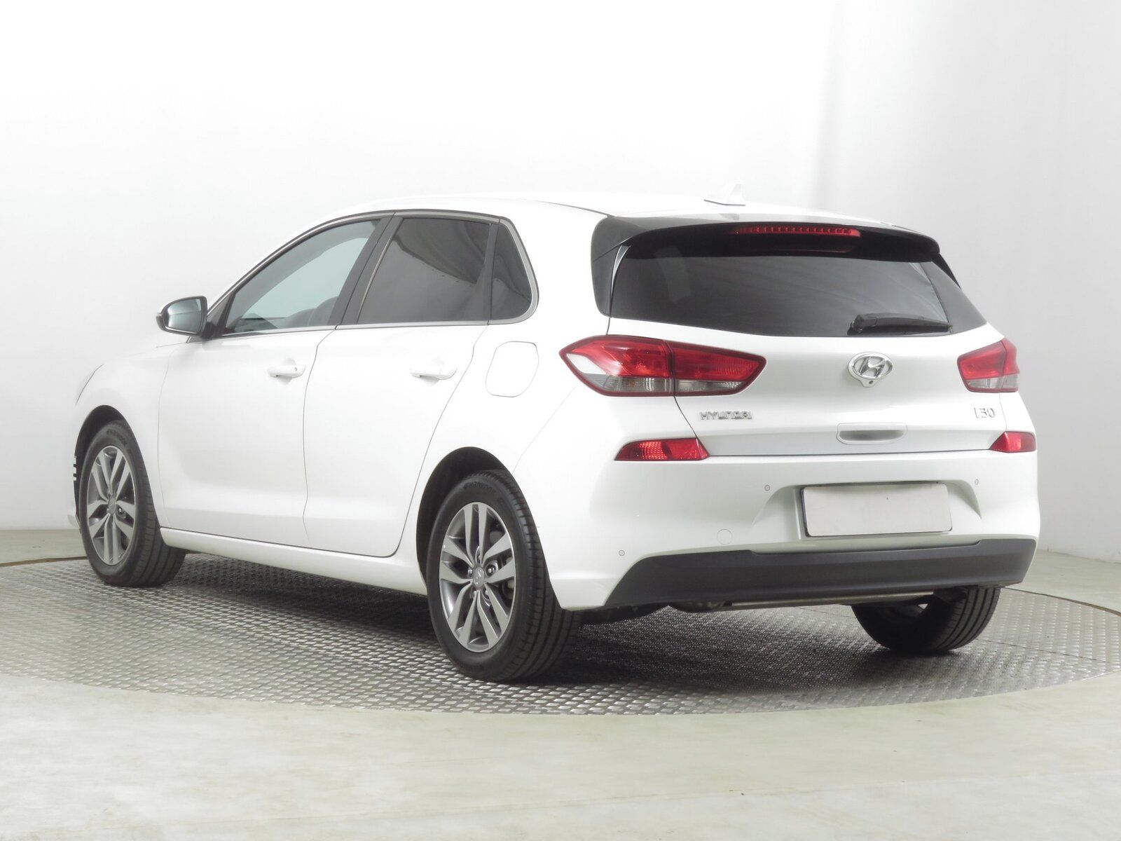 Hyundai i30, 1.4 T-GDI, Family, Automat - fotka 4