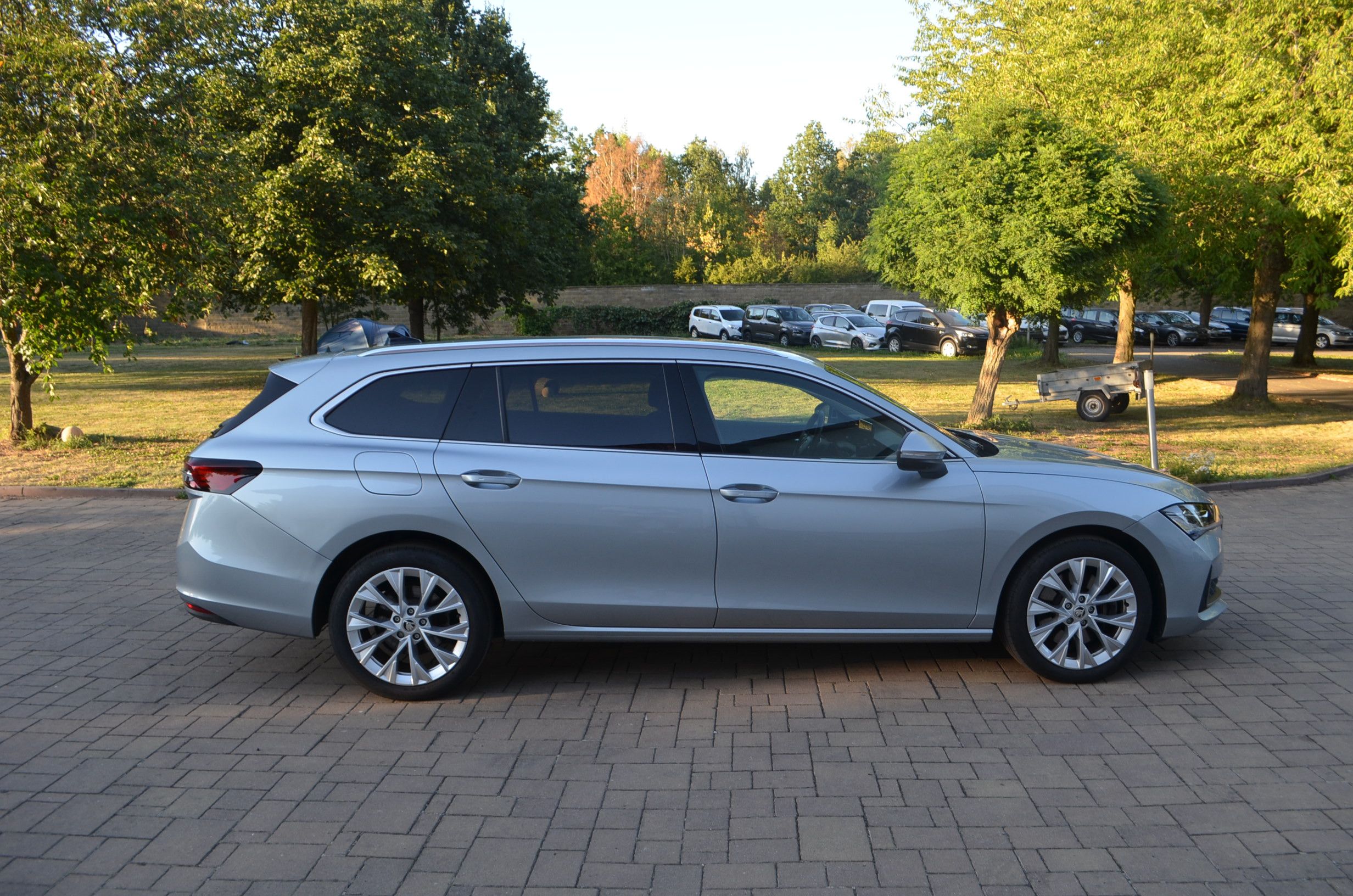 Škoda Superb, 2.0TDI*DSG*200PS*LAURIN*WEBAST - fotka 4
