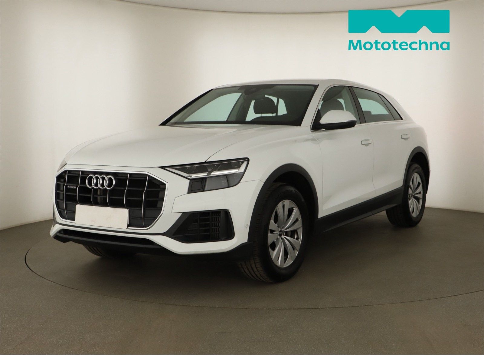 Audi Q8, 55 TFSI, Výhřev, Kamera